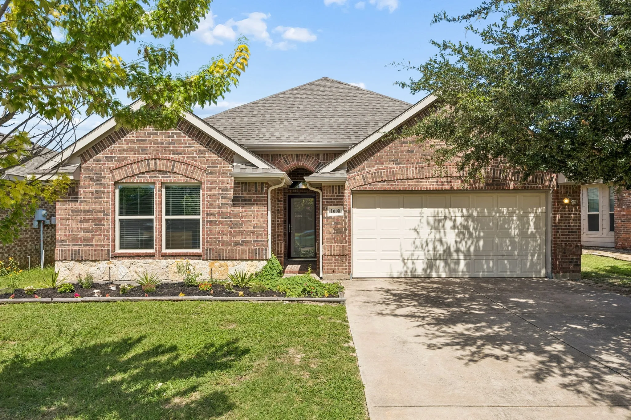 Single Family Residence For Sale in Collin County , 1608 Black Willow Trail, Anna, Texas 75409, 3 Bedrooms, 2 Bathrooms, 2 Garage spaces, 1,526 Sqft, built in 2011, Price $269,999, mls#21317287, Real Estate Agent in Anna, Homes For Sale in Collin county, Homes For Sale in Anna, Realtor in Anna Texas, Real Estate Brokerage Independent Realty Texas, Luminita Cordes Realtor