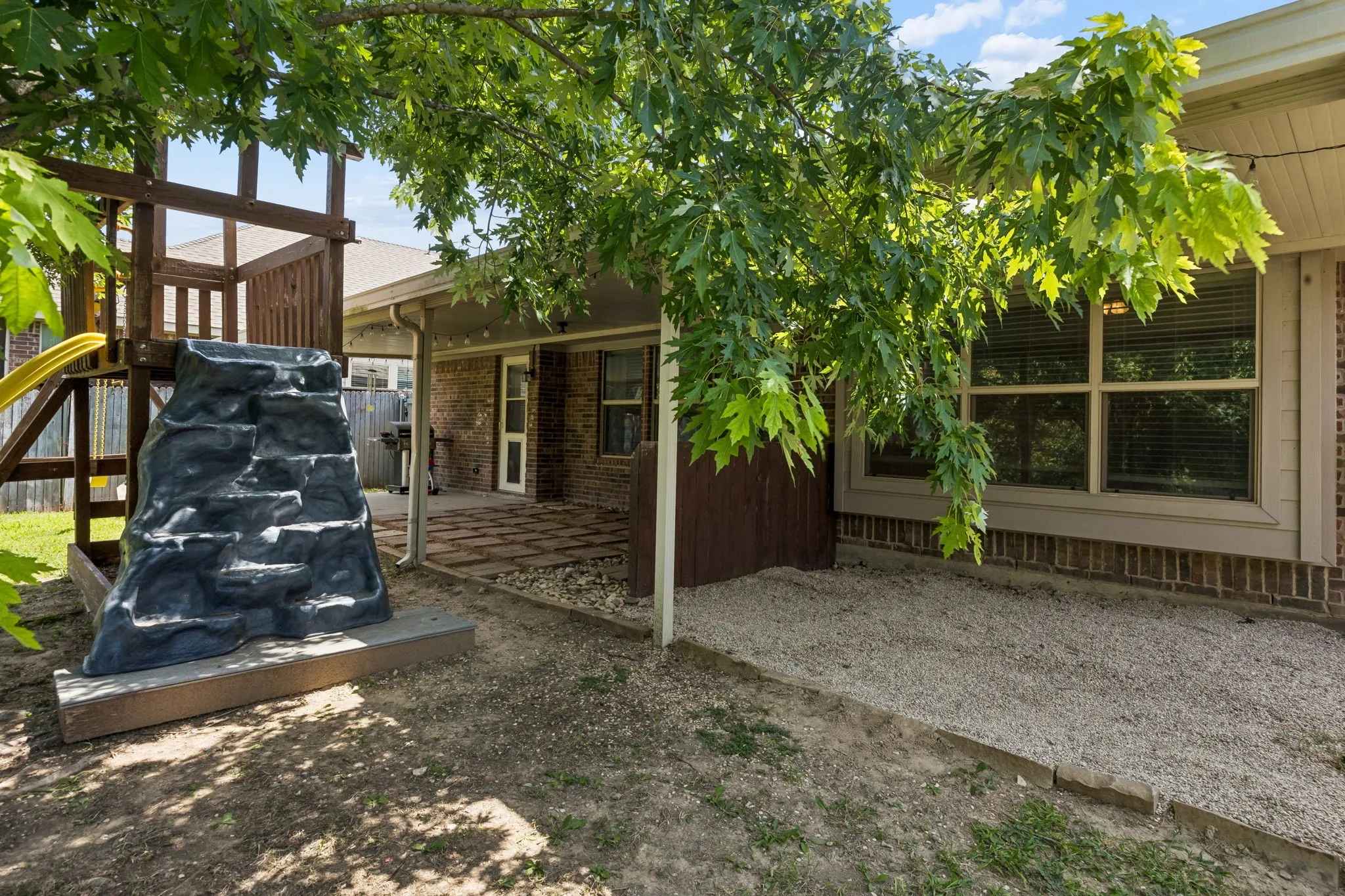 Single Family Residence For Sale in Collin County , 1608 Black Willow Trail, Anna, Texas 75409, 3 Bedrooms, 2 Bathrooms, 2 Garage spaces, 1,526 Sqft, built in 2011, Price $269,999, mls#21317287, Real Estate Agent in Anna, Homes For Sale in Collin county, Homes For Sale in Anna, Realtor in Anna Texas, Real Estate Brokerage Independent Realty Texas, Luminita Cordes Realtor