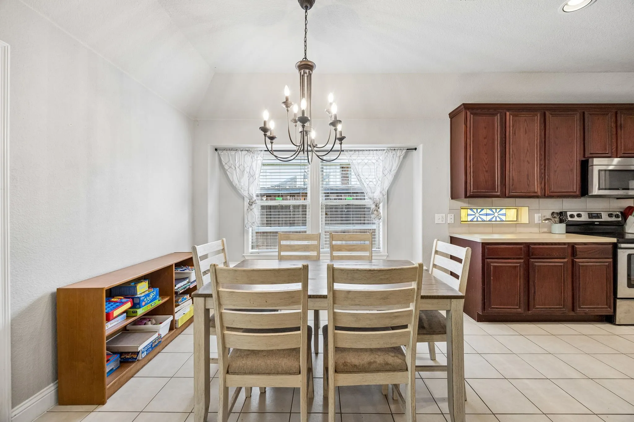 Single Family Residence For Sale in Collin County , 1608 Black Willow Trail, Anna, Texas 75409, 3 Bedrooms, 2 Bathrooms, 2 Garage spaces, 1,526 Sqft, built in 2011, Price $269,999, mls#21317287, Real Estate Agent in Anna, Homes For Sale in Collin county, Homes For Sale in Anna, Realtor in Anna Texas, Real Estate Brokerage Independent Realty Texas, Luminita Cordes Realtor