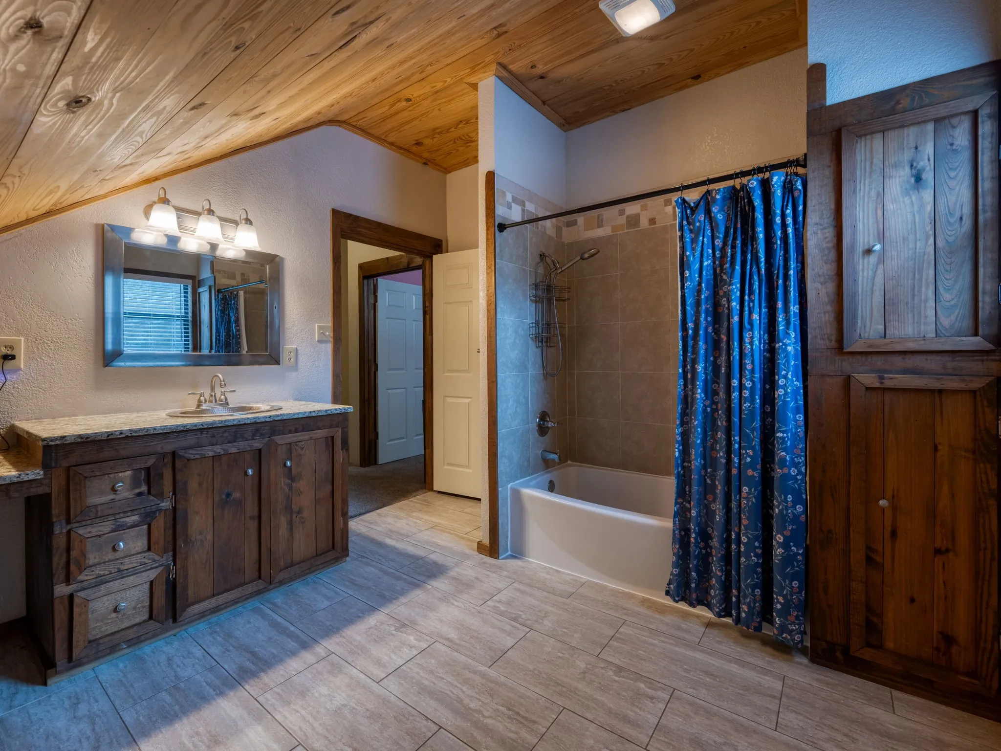 Single Family Residence For Sale in Cherokee County , 4240 County Road 2107, Rusk, Texas 75785, 3 Bedroom, 2 Bathroom, Garage spaces, 3,206 Sqft, built in 2016, mls#21317283, Real Estate Agent in Rusk, Homes For Sale in Cherokee county, Homes For Sale in Rusk, Realtor in Rusk Texas, Real Estate Brokerage Independent Realty Texas, Luminita Cordes Realtor