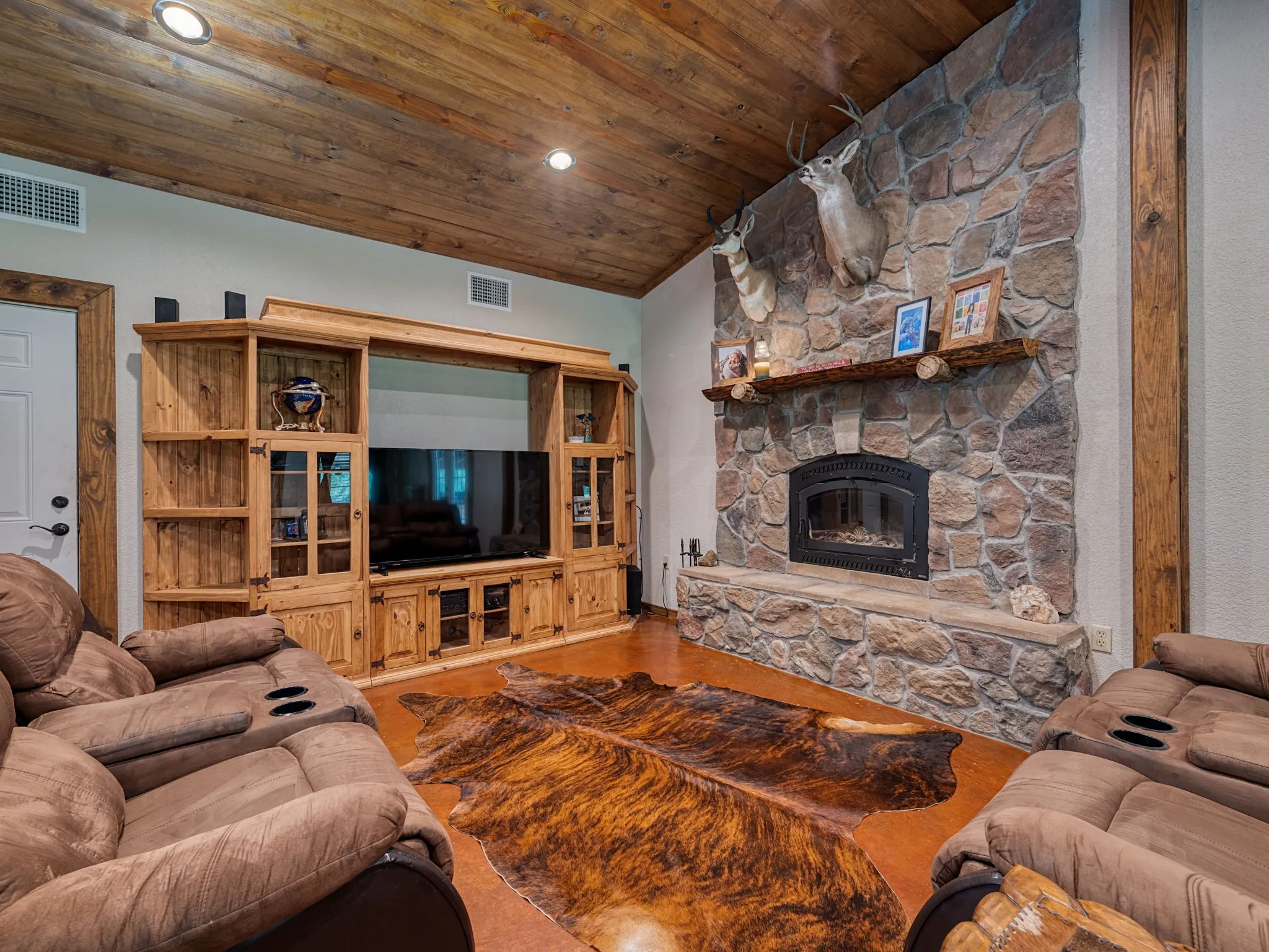 Single Family Residence For Sale in Cherokee County , 4240 County Road 2107, Rusk, Texas 75785, 3 Bedroom, 2 Bathroom, Garage spaces, 3,206 Sqft, built in 2016, mls#21317283, Real Estate Agent in Rusk, Homes For Sale in Cherokee county, Homes For Sale in Rusk, Realtor in Rusk Texas, Real Estate Brokerage Independent Realty Texas, Luminita Cordes Realtor