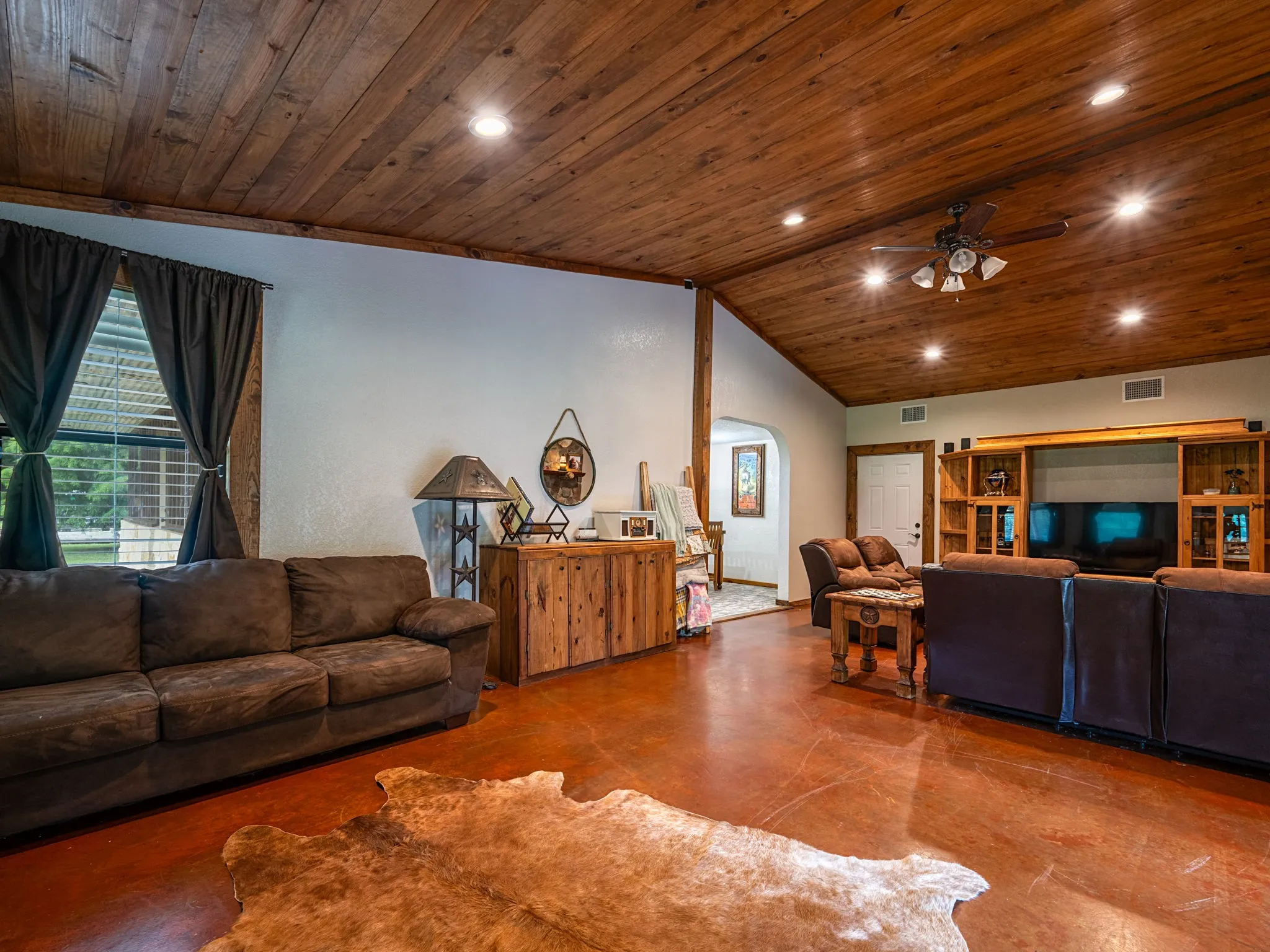 Single Family Residence For Sale in Cherokee County , 4240 County Road 2107, Rusk, Texas 75785, 3 Bedroom, 2 Bathroom, Garage spaces, 3,206 Sqft, built in 2016, mls#21317283, Real Estate Agent in Rusk, Homes For Sale in Cherokee county, Homes For Sale in Rusk, Realtor in Rusk Texas, Real Estate Brokerage Independent Realty Texas, Luminita Cordes Realtor