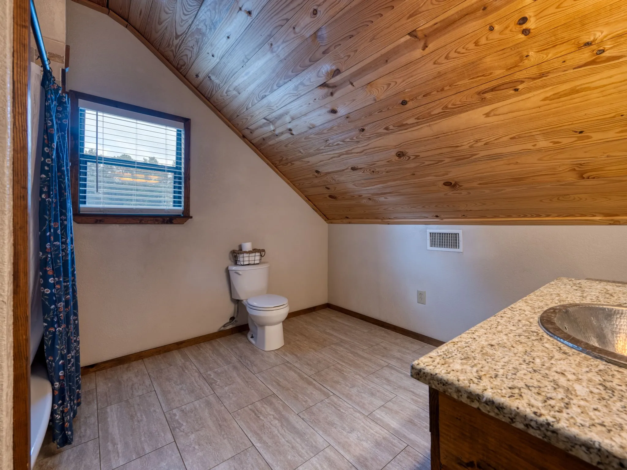 Single Family Residence For Sale in Cherokee County , 4240 County Road 2107, Rusk, Texas 75785, 3 Bedroom, 2 Bathroom, Garage spaces, 3,206 Sqft, built in 2016, mls#21317283, Real Estate Agent in Rusk, Homes For Sale in Cherokee county, Homes For Sale in Rusk, Realtor in Rusk Texas, Real Estate Brokerage Independent Realty Texas, Luminita Cordes Realtor