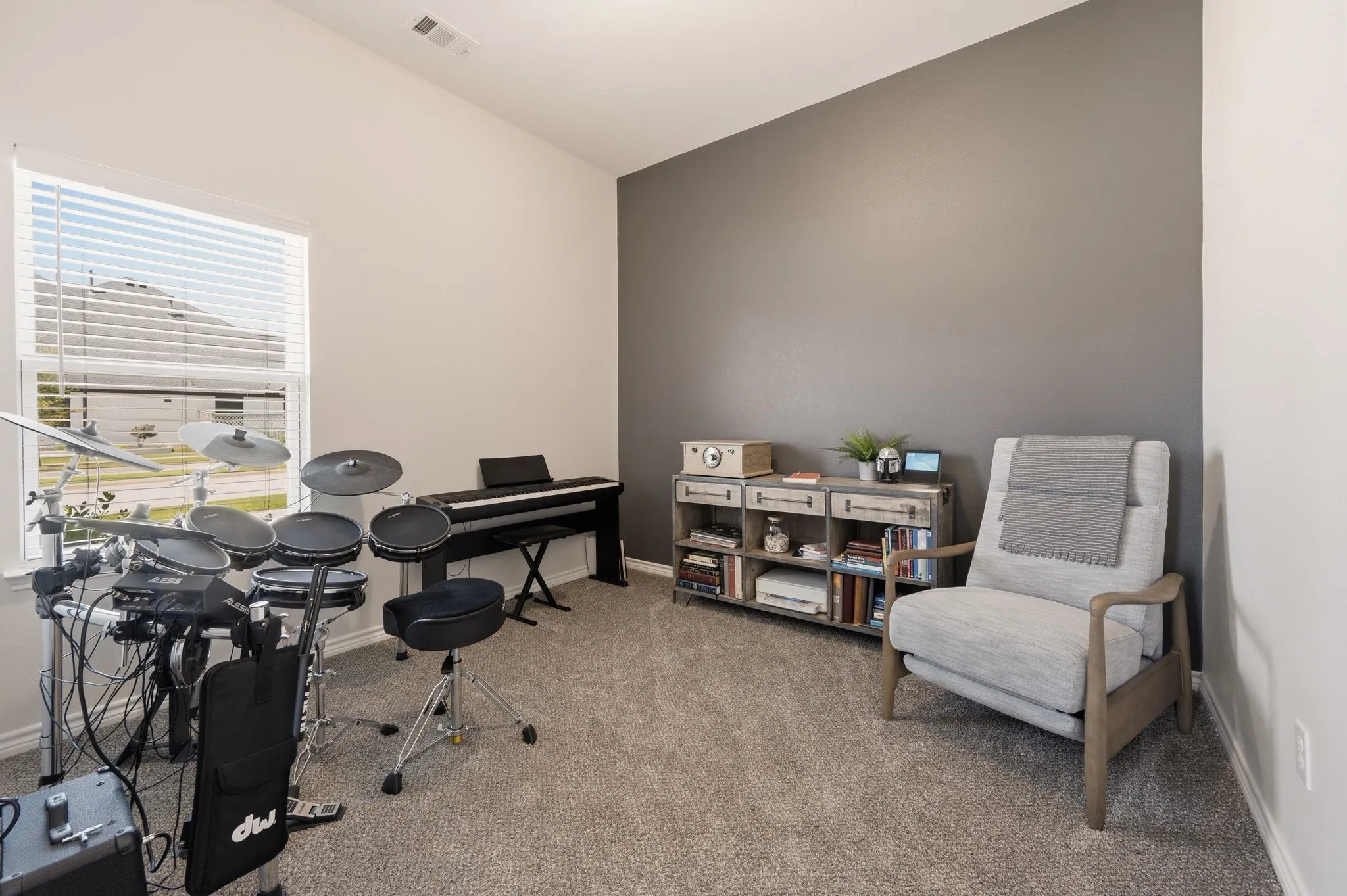 Single Family Residence For Sale in Denton County , 1001 Blueberry Way, Northlake, Texas 76247, 4 Bedroom, 3 Bathroom, 3 Garage spaces, 2,640 Sqft, built in 2020, mls#21315229, Real Estate Agent in Northlake, Homes For Sale in Denton county, Homes For Sale in Northlake, Realtor in Northlake Texas, Real Estate Brokerage Independent Realty Texas, Luminita Cordes Realtor
