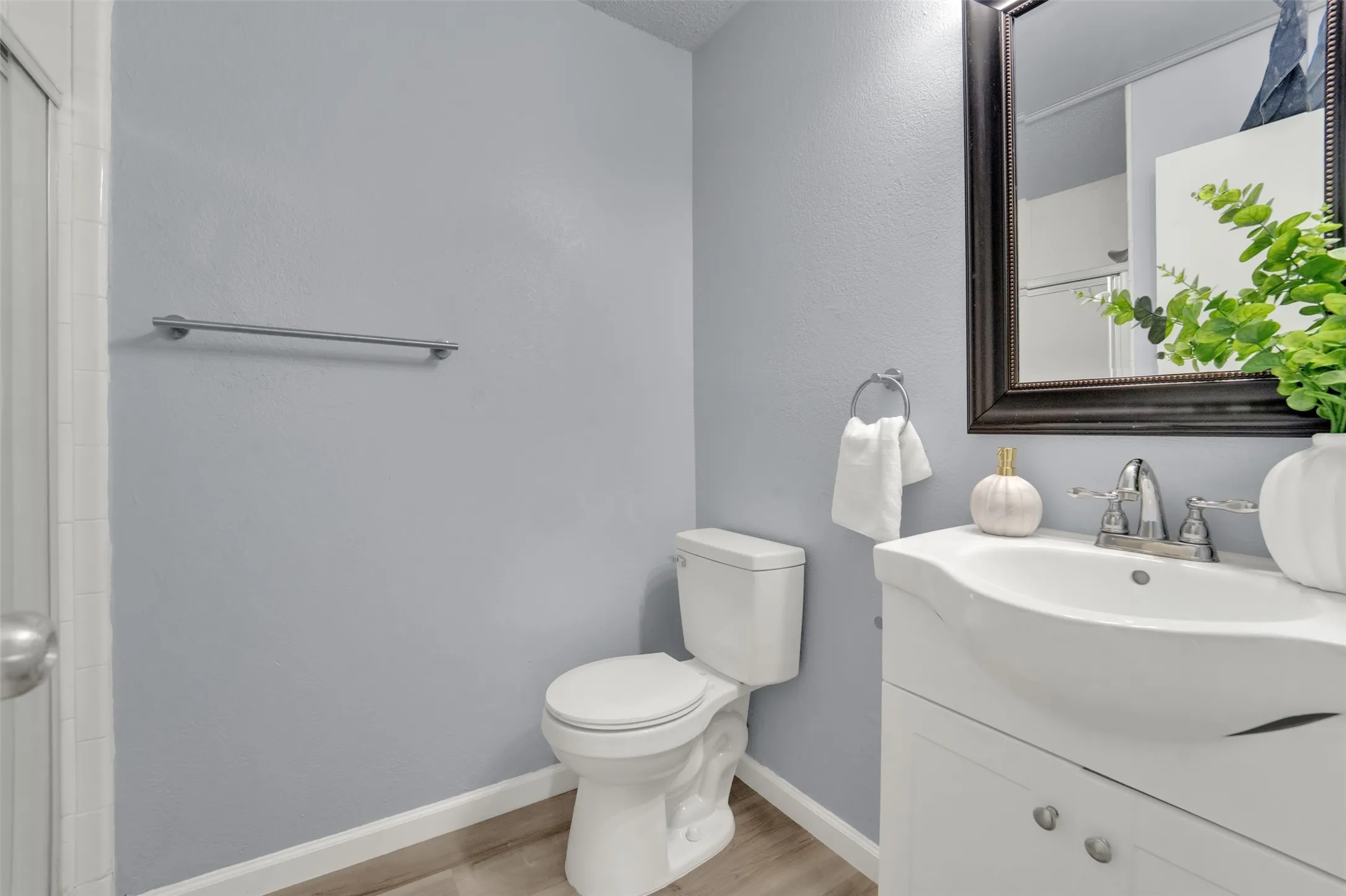 Single Family Residence For Sale in Collin County , 789 Eiffel Drive, Plano, Texas 75023, 4 Bedroom, 3 Bathroom, 2 Garage spaces, 2,016 Sqft, built in 1990, mls#21319089, Real Estate Agent in Plano, Homes For Sale in Collin county, Homes For Sale in Plano, Realtor in Plano Texas, Real Estate Brokerage Independent Realty Texas, Luminita Cordes Realtor