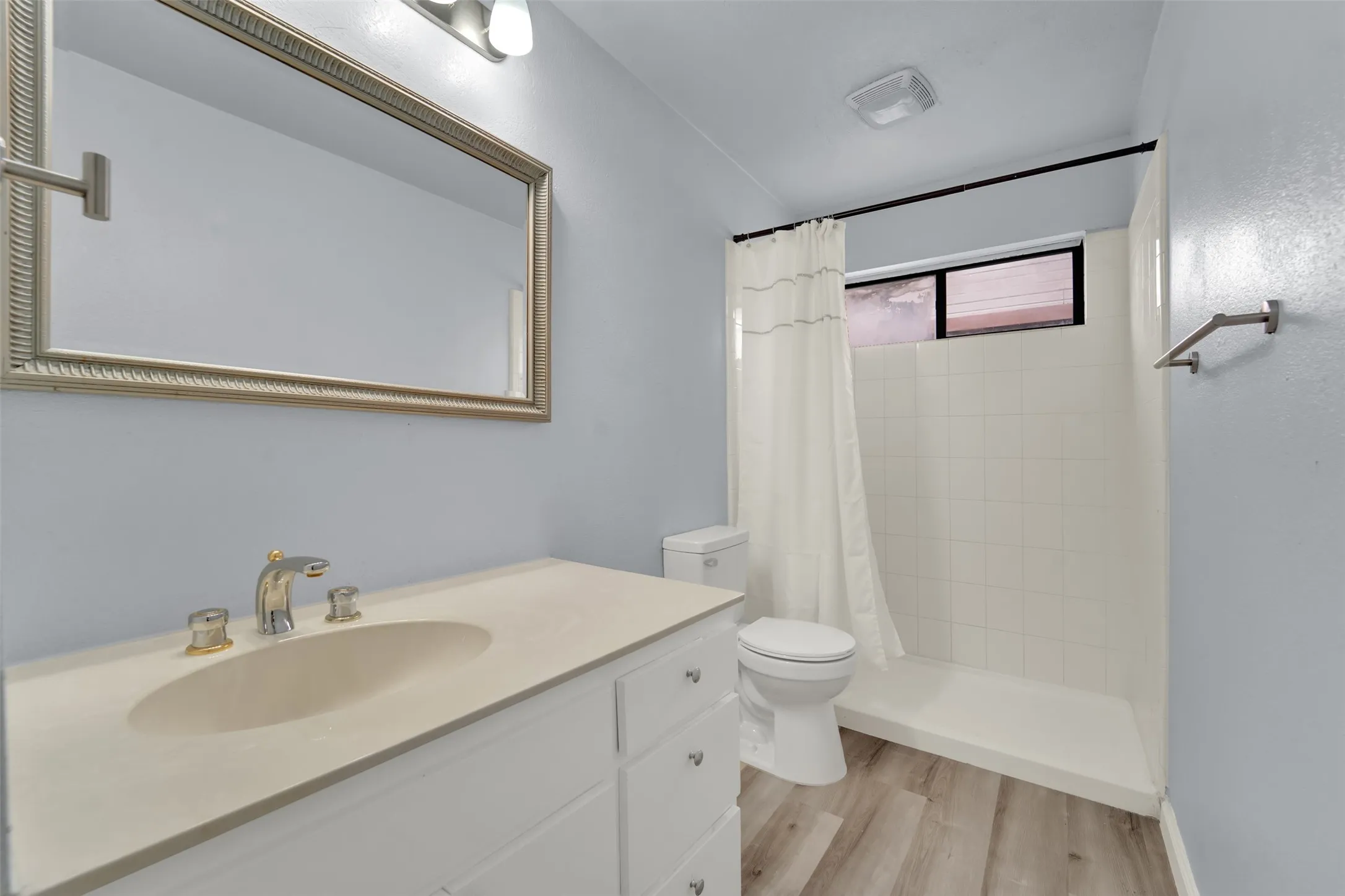 Single Family Residence For Sale in Collin County , 789 Eiffel Drive, Plano, Texas 75023, 4 Bedroom, 3 Bathroom, 2 Garage spaces, 2,016 Sqft, built in 1990, mls#21319089, Real Estate Agent in Plano, Homes For Sale in Collin county, Homes For Sale in Plano, Realtor in Plano Texas, Real Estate Brokerage Independent Realty Texas, Luminita Cordes Realtor