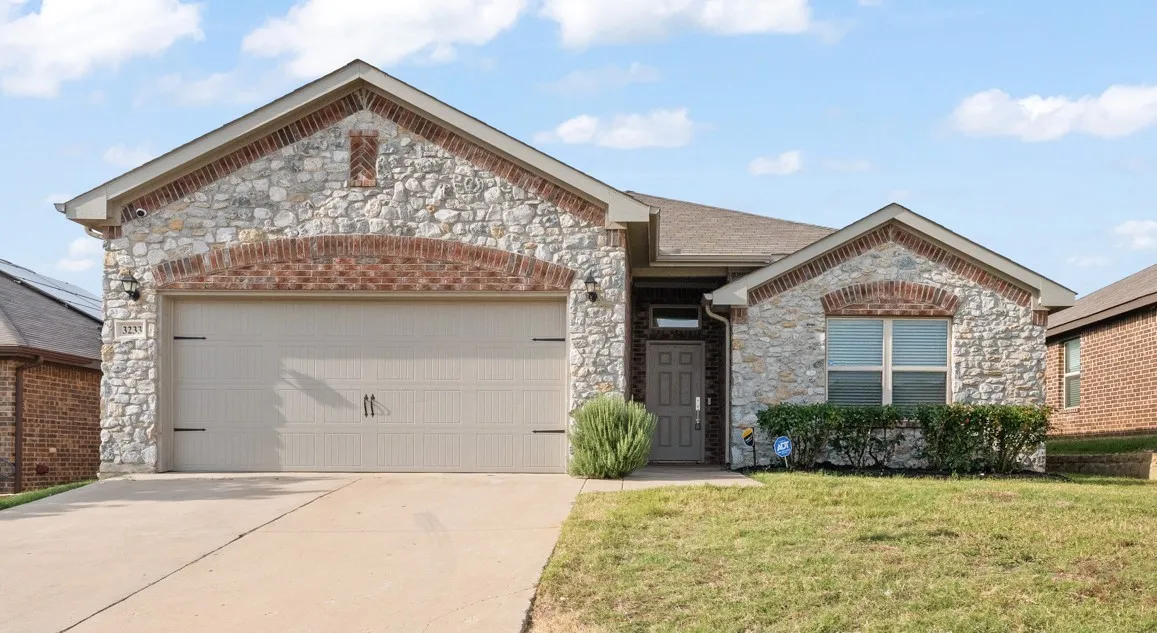 Single Family Residence For Sale in Tarrant County , 3233 Guyana Road, Fort Worth, Texas 76123, 3 Bedroom, 2 Bathroom, 2 Garage spaces, 1,874 Sqft, built in 2019, mls#21316743, Real Estate Agent in Fort Worth, Homes For Sale in Tarrant county, Homes For Sale in Fort Worth, Realtor in Fort Worth Texas, Real Estate Brokerage Independent Realty Texas, Luminita Cordes Realtor