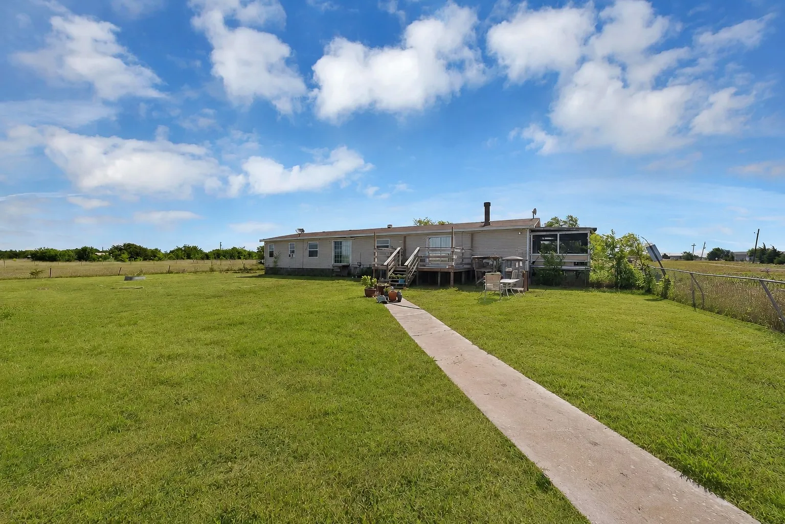 Manufactured Home For Sale in Collin County , 1528 County Road 697, Farmersville, Texas 75442, 4 Bedroom, 3 Bathroom, Garage spaces, 2,128 Sqft, built in 2001, mls#21318547, Real Estate Agent in Farmersville, Homes For Sale in Collin county, Homes For Sale in Farmersville, Realtor in Farmersville Texas, Real Estate Brokerage Independent Realty Texas, Luminita Cordes Realtor