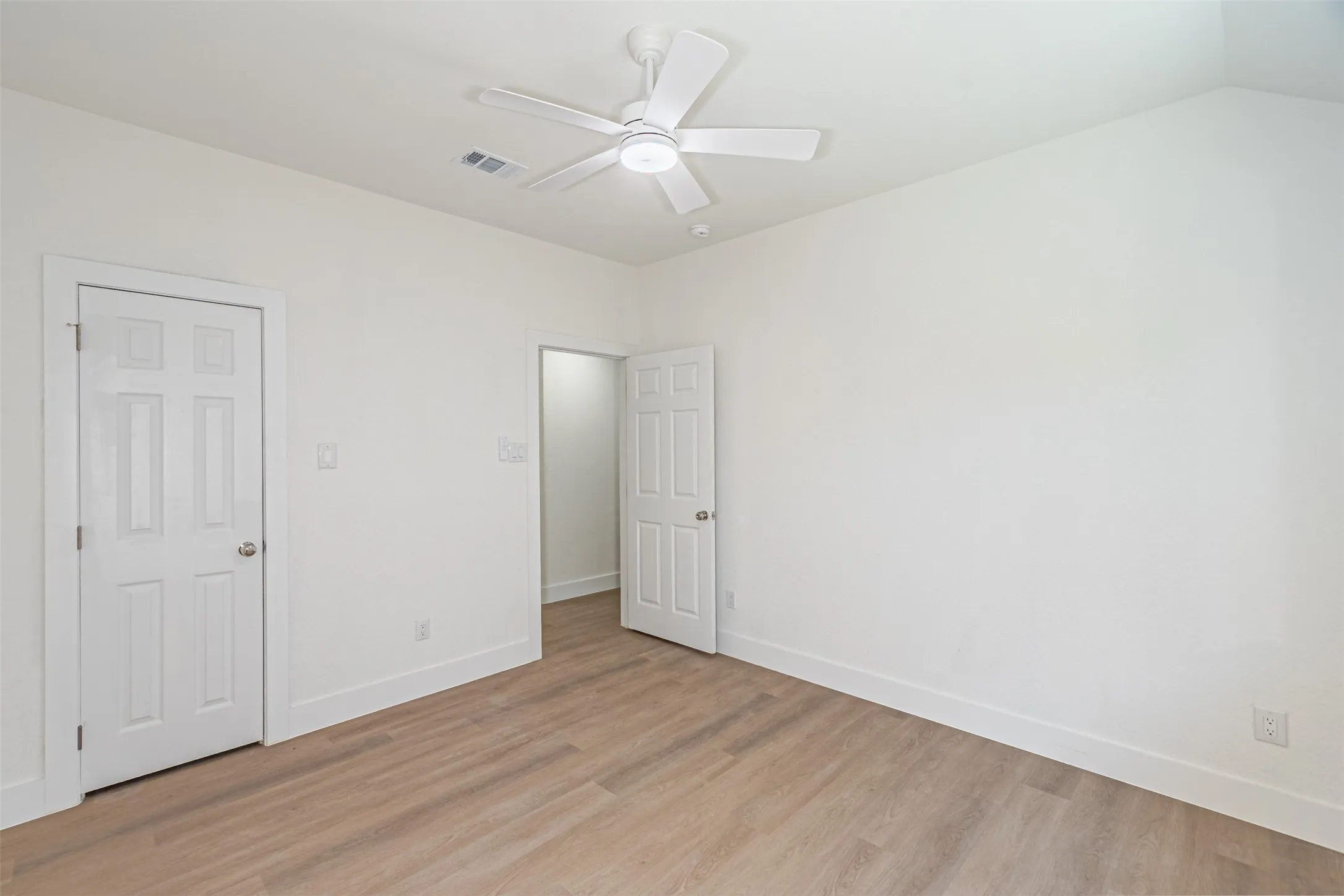Single Family Residence For Sale in Denton County , 1904 Sumac Drive, Flower Mound, Texas 75028, 4 Bedroom, 2 Bathroom, 2 Garage spaces, 2,185 Sqft, built in 1996, mls#21317945, Real Estate Agent in Flower Mound, Homes For Sale in Denton county, Homes For Sale in Flower Mound, Realtor in Flower Mound Texas, Real Estate Brokerage Independent Realty Texas, Luminita Cordes Realtor