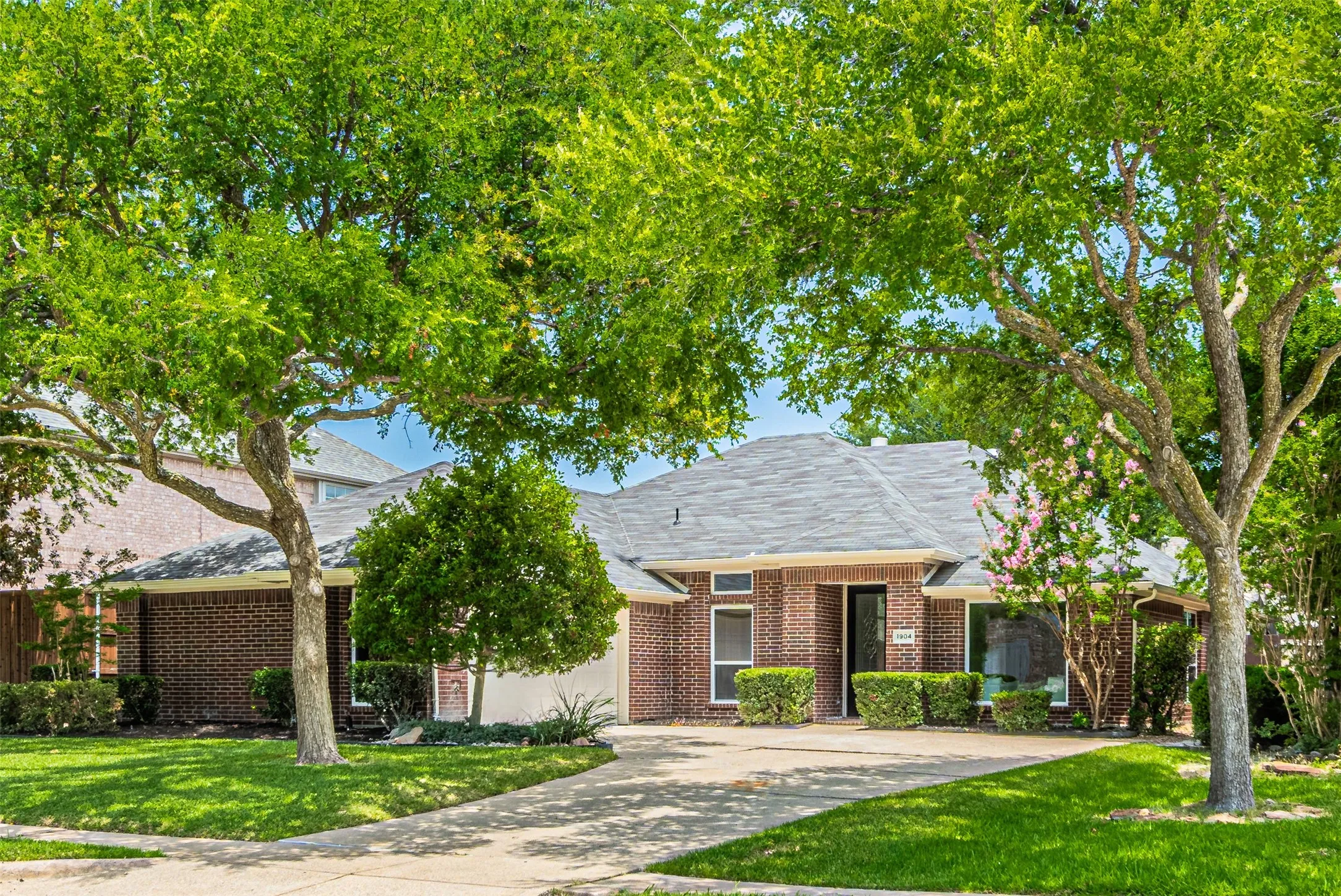 Single Family Residence For Sale in Denton County , 1904 Sumac Drive, Flower Mound, Texas 75028, 4 Bedroom, 2 Bathroom, 2 Garage spaces, 2,185 Sqft, built in 1996, mls#21317945, Real Estate Agent in Flower Mound, Homes For Sale in Denton county, Homes For Sale in Flower Mound, Realtor in Flower Mound Texas, Real Estate Brokerage Independent Realty Texas, Luminita Cordes Realtor