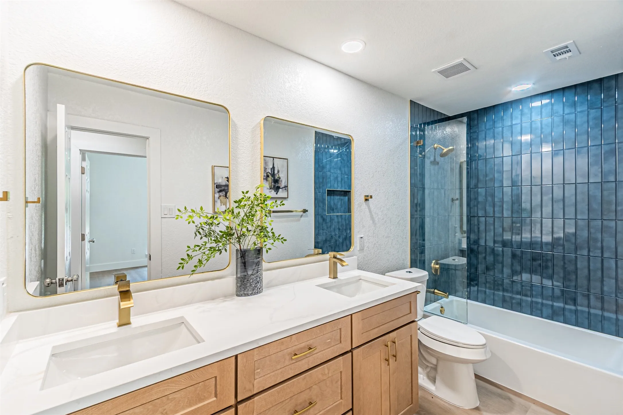 Single Family Residence For Sale in Denton County , 1904 Sumac Drive, Flower Mound, Texas 75028, 4 Bedroom, 2 Bathroom, 2 Garage spaces, 2,185 Sqft, built in 1996, mls#21317945, Real Estate Agent in Flower Mound, Homes For Sale in Denton county, Homes For Sale in Flower Mound, Realtor in Flower Mound Texas, Real Estate Brokerage Independent Realty Texas, Luminita Cordes Realtor