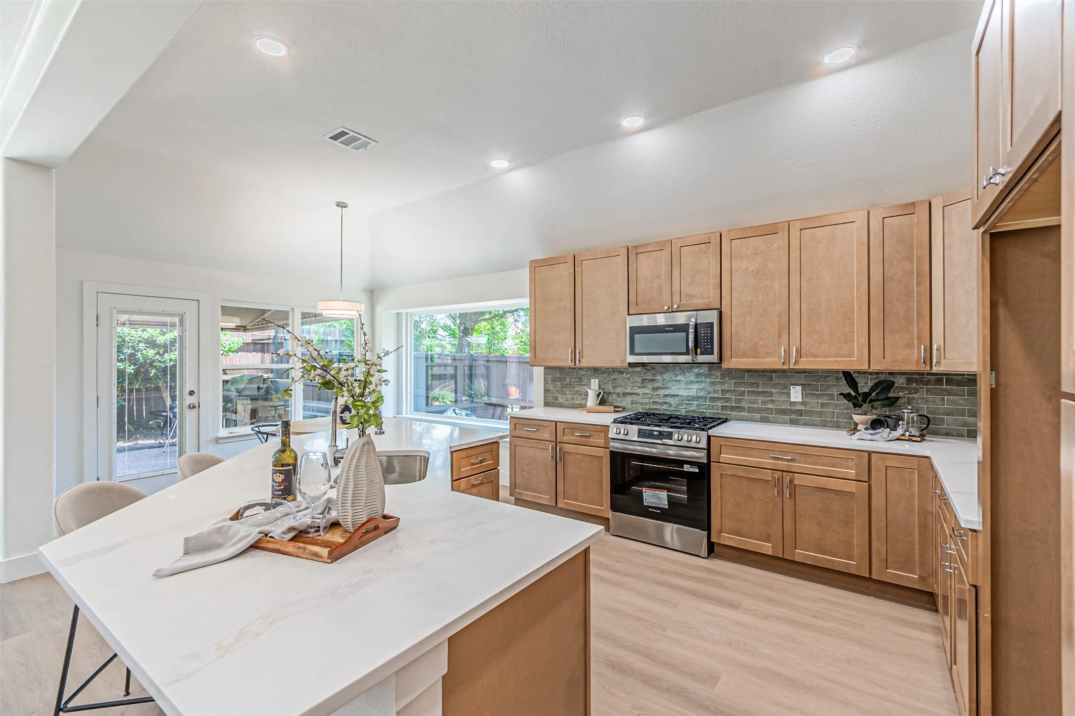 Single Family Residence For Sale in Denton County , 1904 Sumac Drive, Flower Mound, Texas 75028, 4 Bedroom, 2 Bathroom, 2 Garage spaces, 2,185 Sqft, built in 1996, mls#21317945, Real Estate Agent in Flower Mound, Homes For Sale in Denton county, Homes For Sale in Flower Mound, Realtor in Flower Mound Texas, Real Estate Brokerage Independent Realty Texas, Luminita Cordes Realtor