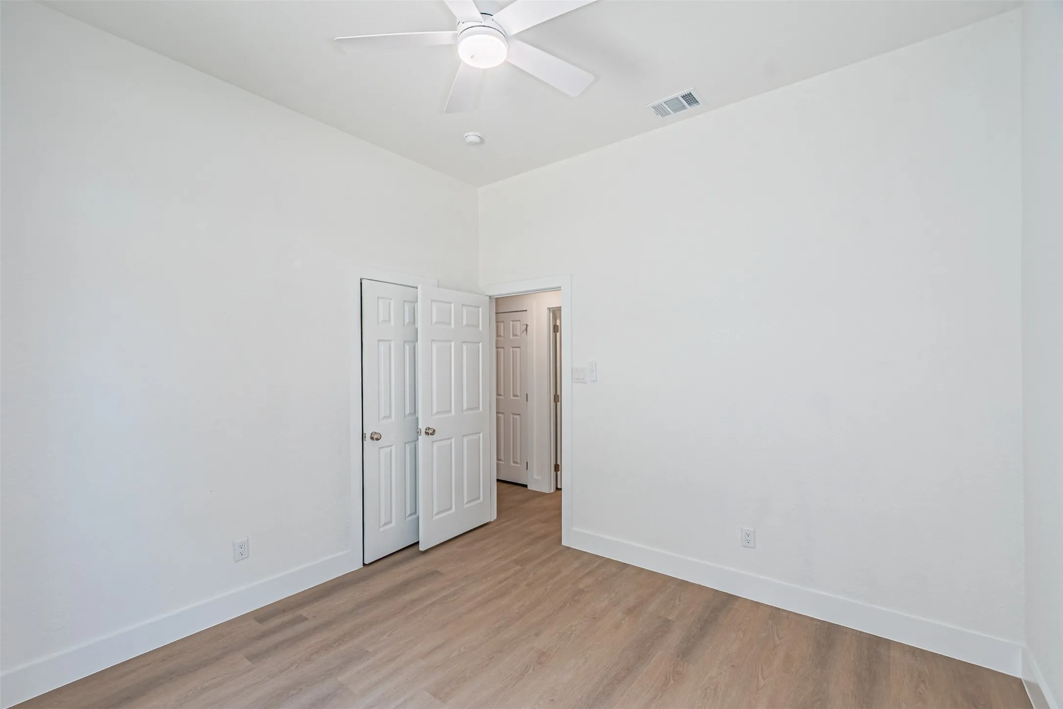 Single Family Residence For Sale in Denton County , 1904 Sumac Drive, Flower Mound, Texas 75028, 4 Bedroom, 2 Bathroom, 2 Garage spaces, 2,185 Sqft, built in 1996, mls#21317945, Real Estate Agent in Flower Mound, Homes For Sale in Denton county, Homes For Sale in Flower Mound, Realtor in Flower Mound Texas, Real Estate Brokerage Independent Realty Texas, Luminita Cordes Realtor
