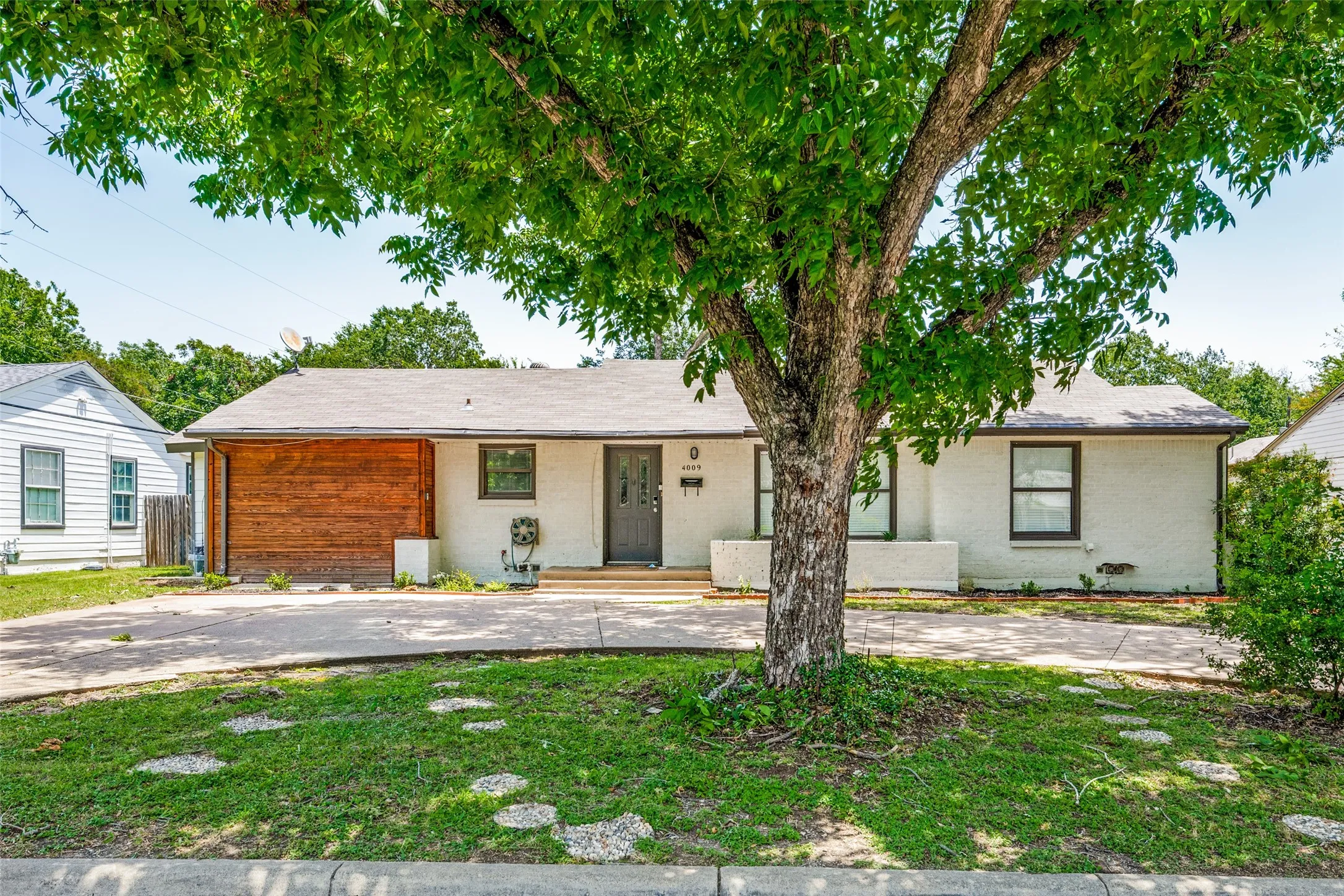 Single Family Residence For Sale in Tarrant County , 4009 Anita Avenue, Fort Worth, Texas 76109, 4 Bedroom, 2 Bathroom, Garage spaces, 1,771 Sqft, built in 1949, mls#21318506, Real Estate Agent in Fort Worth, Homes For Sale in Tarrant county, Homes For Sale in Fort Worth, Realtor in Fort Worth Texas, Real Estate Brokerage Independent Realty Texas, Luminita Cordes Realtor
