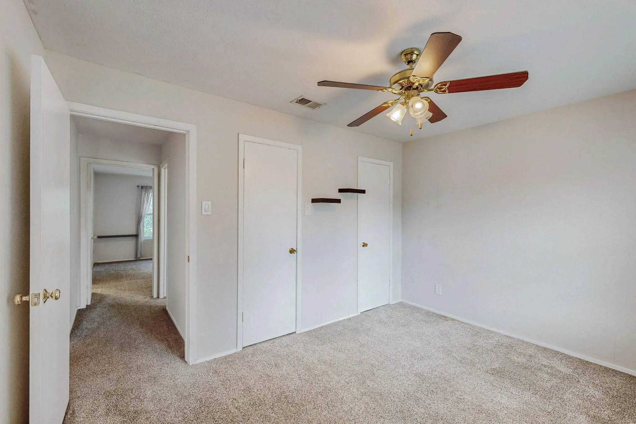 Townhouse For Rent in Dallas County , 13818 Methuen Green Lane, Dallas, Texas 75240, 3 Bedroom, 4 Bathroom, Garage spaces, 1,651 Sqft, built in 1969, mls#21319118, Real Estate Agent in Dallas, Homes For Rent in Dallas county, Homes For Rent in Dallas, Realtor in Dallas Texas, Real Estate Brokerage Independent Realty Texas, Luminita Cordes Realtor