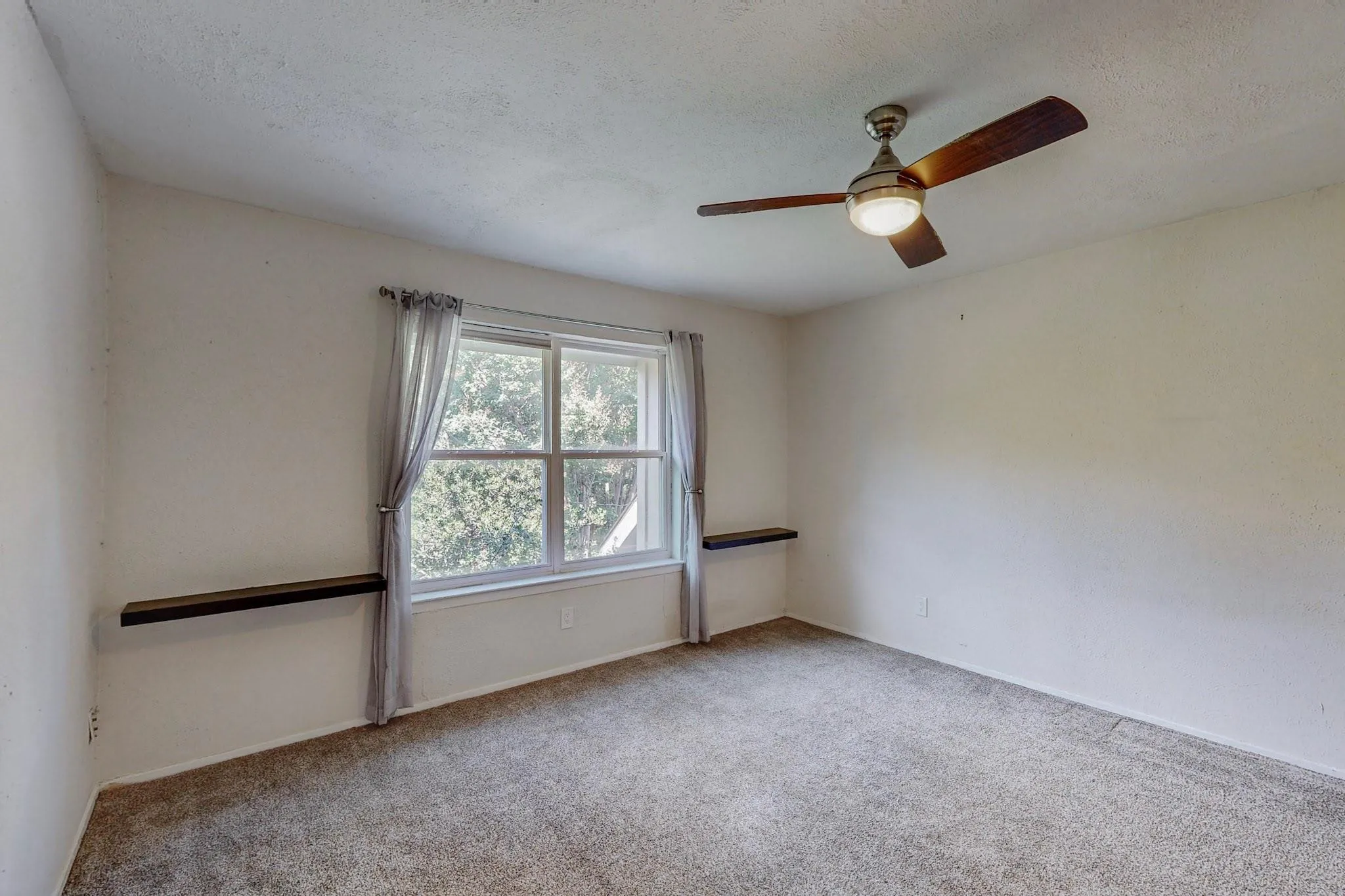 Townhouse For Rent in Dallas County , 13818 Methuen Green Lane, Dallas, Texas 75240, 3 Bedroom, 4 Bathroom, Garage spaces, 1,651 Sqft, built in 1969, mls#21319118, Real Estate Agent in Dallas, Homes For Rent in Dallas county, Homes For Rent in Dallas, Realtor in Dallas Texas, Real Estate Brokerage Independent Realty Texas, Luminita Cordes Realtor