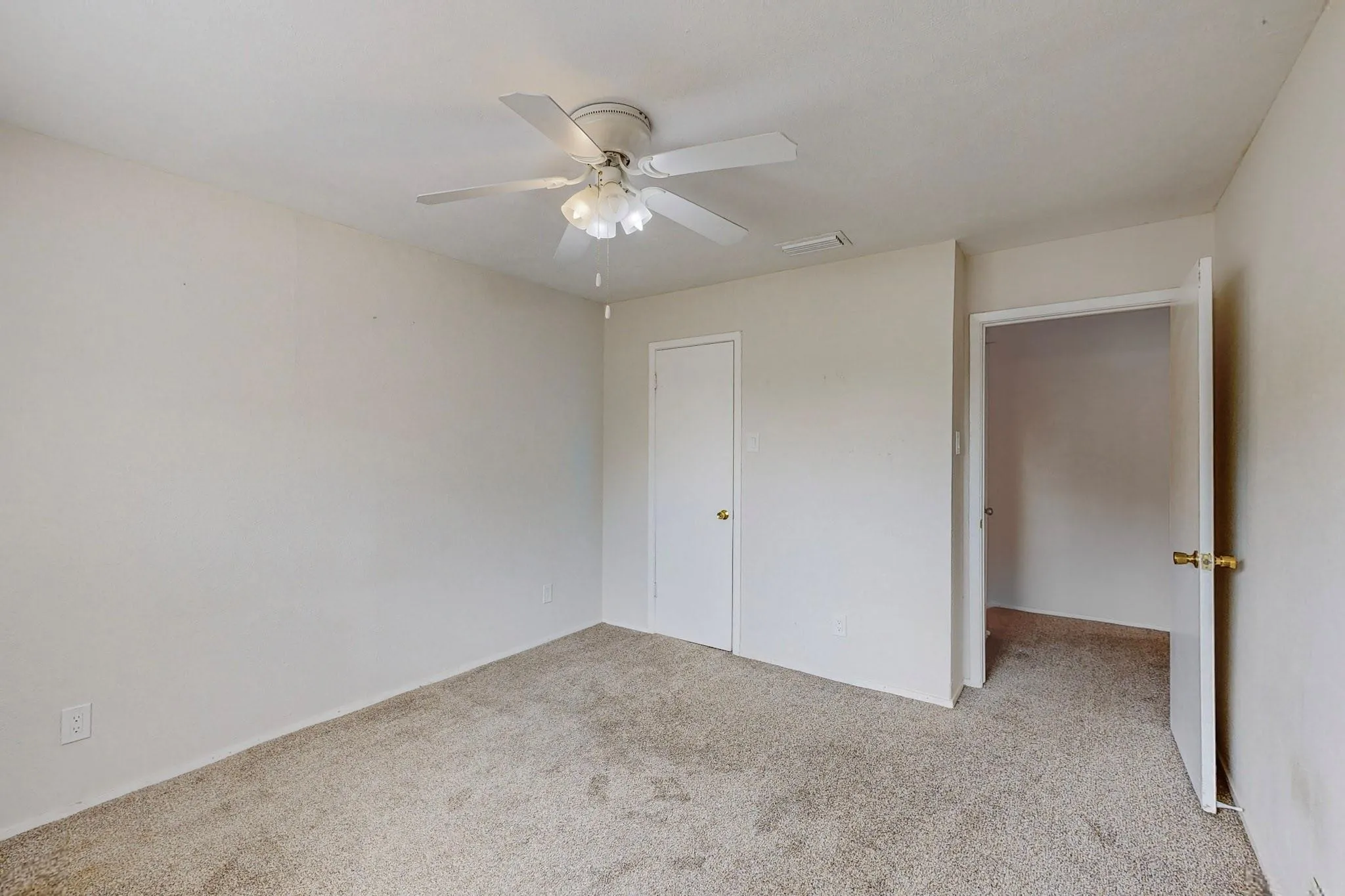 Townhouse For Rent in Dallas County , 13818 Methuen Green Lane, Dallas, Texas 75240, 3 Bedroom, 4 Bathroom, Garage spaces, 1,651 Sqft, built in 1969, mls#21319118, Real Estate Agent in Dallas, Homes For Rent in Dallas county, Homes For Rent in Dallas, Realtor in Dallas Texas, Real Estate Brokerage Independent Realty Texas, Luminita Cordes Realtor