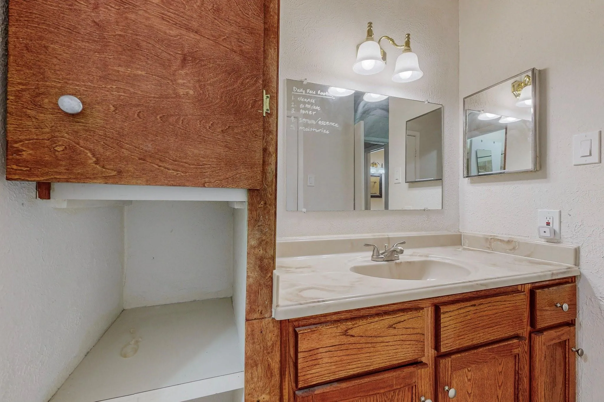 Townhouse For Rent in Dallas County , 13818 Methuen Green Lane, Dallas, Texas 75240, 3 Bedroom, 4 Bathroom, Garage spaces, 1,651 Sqft, built in 1969, mls#21319118, Real Estate Agent in Dallas, Homes For Rent in Dallas county, Homes For Rent in Dallas, Realtor in Dallas Texas, Real Estate Brokerage Independent Realty Texas, Luminita Cordes Realtor
