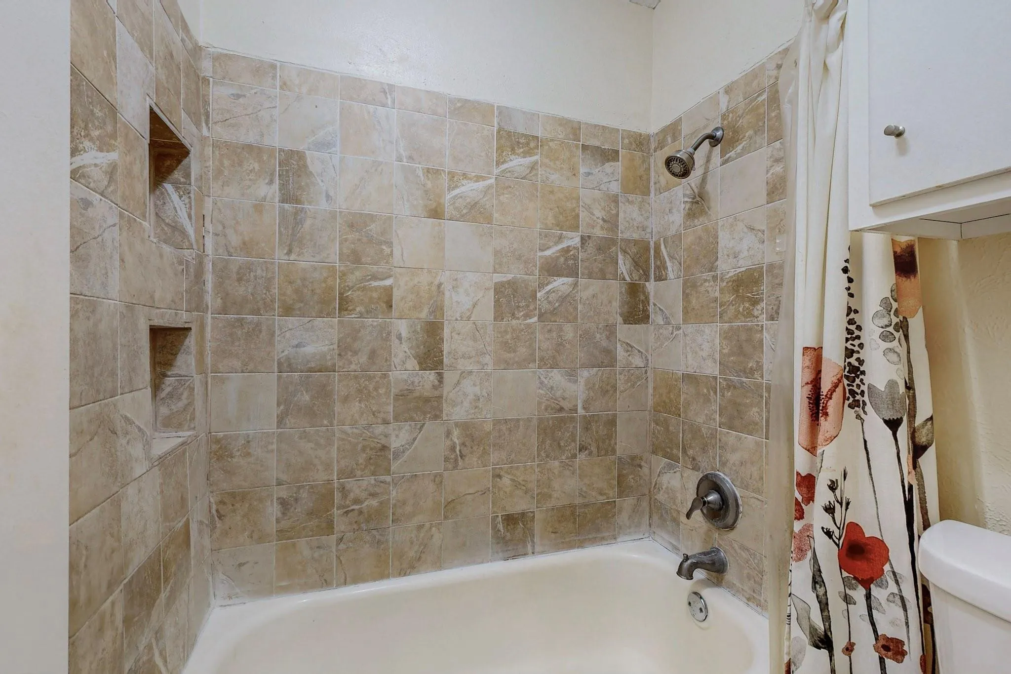 Townhouse For Rent in Dallas County , 13818 Methuen Green Lane, Dallas, Texas 75240, 3 Bedroom, 4 Bathroom, Garage spaces, 1,651 Sqft, built in 1969, mls#21319118, Real Estate Agent in Dallas, Homes For Rent in Dallas county, Homes For Rent in Dallas, Realtor in Dallas Texas, Real Estate Brokerage Independent Realty Texas, Luminita Cordes Realtor