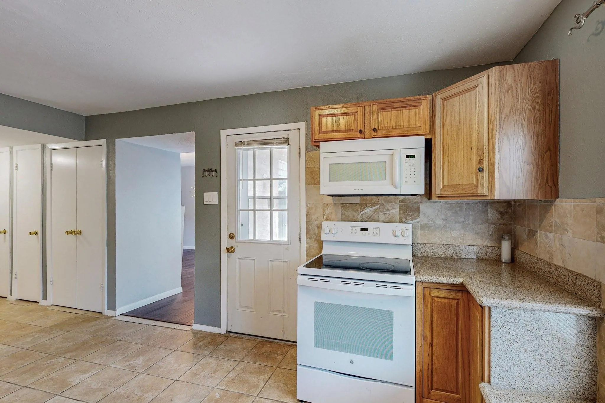 Townhouse For Rent in Dallas County , 13818 Methuen Green Lane, Dallas, Texas 75240, 3 Bedroom, 4 Bathroom, Garage spaces, 1,651 Sqft, built in 1969, mls#21319118, Real Estate Agent in Dallas, Homes For Rent in Dallas county, Homes For Rent in Dallas, Realtor in Dallas Texas, Real Estate Brokerage Independent Realty Texas, Luminita Cordes Realtor