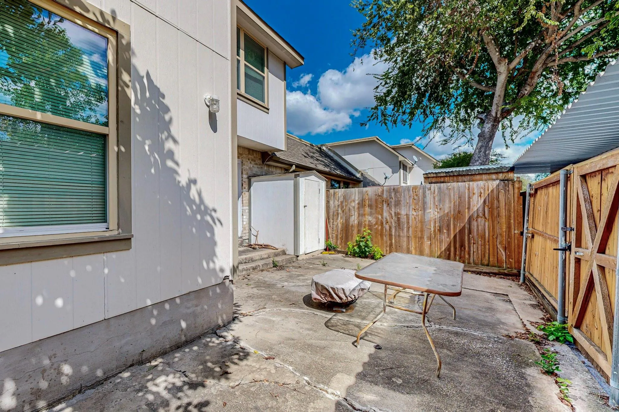 Townhouse For Rent in Dallas County , 13818 Methuen Green Lane, Dallas, Texas 75240, 3 Bedroom, 4 Bathroom, Garage spaces, 1,651 Sqft, built in 1969, mls#21319118, Real Estate Agent in Dallas, Homes For Rent in Dallas county, Homes For Rent in Dallas, Realtor in Dallas Texas, Real Estate Brokerage Independent Realty Texas, Luminita Cordes Realtor
