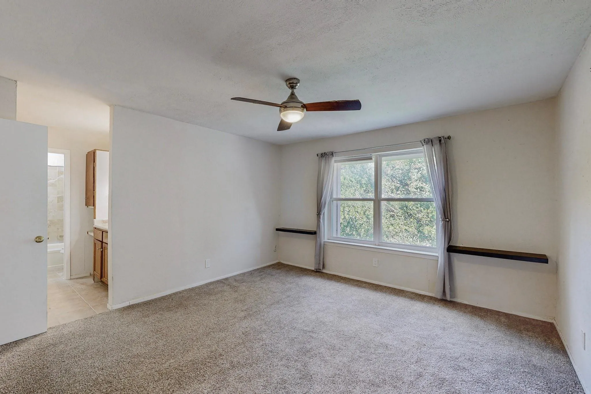 Townhouse For Rent in Dallas County , 13818 Methuen Green Lane, Dallas, Texas 75240, 3 Bedroom, 4 Bathroom, Garage spaces, 1,651 Sqft, built in 1969, mls#21319118, Real Estate Agent in Dallas, Homes For Rent in Dallas county, Homes For Rent in Dallas, Realtor in Dallas Texas, Real Estate Brokerage Independent Realty Texas, Luminita Cordes Realtor