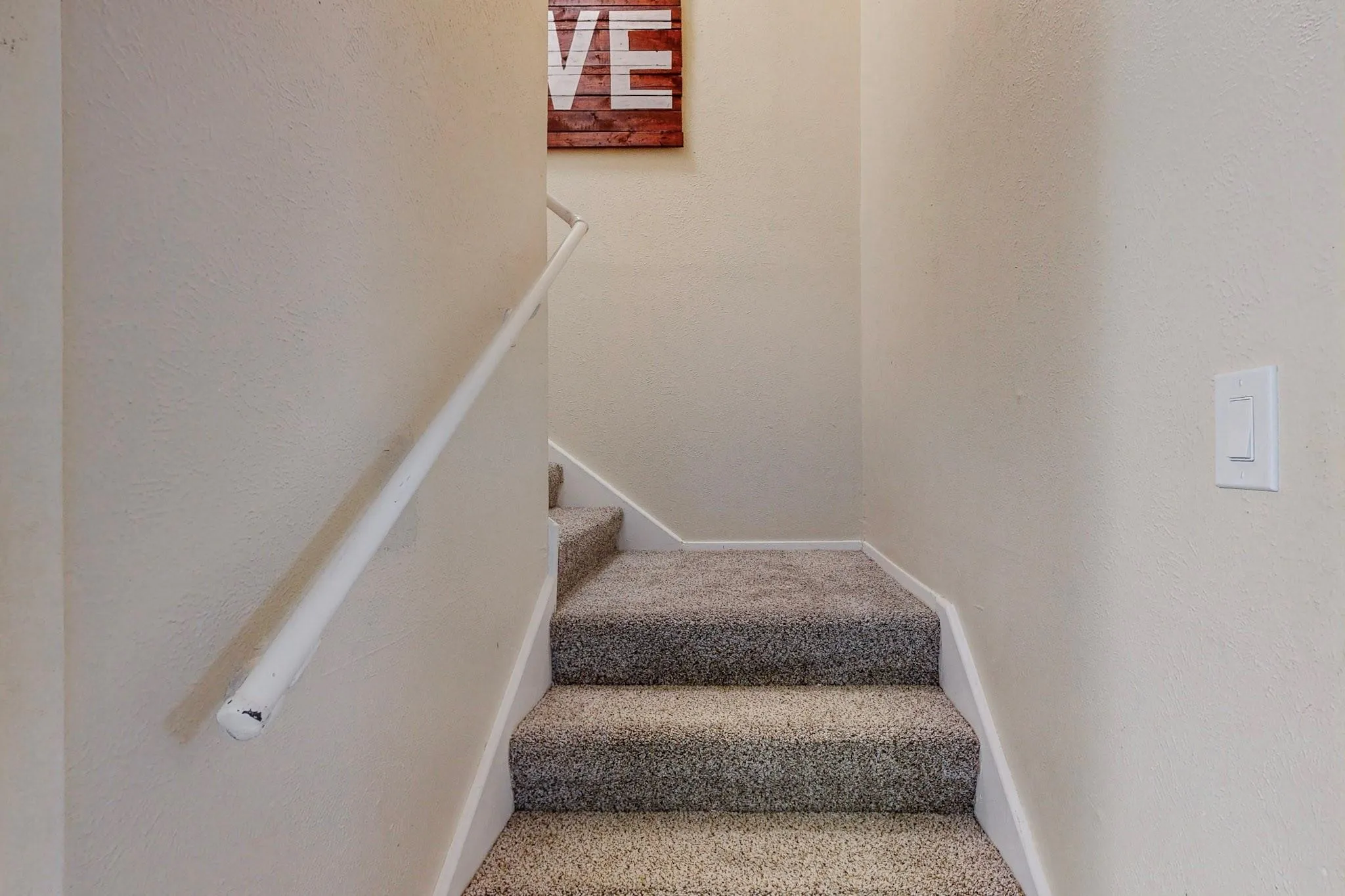 Townhouse For Rent in Dallas County , 13818 Methuen Green Lane, Dallas, Texas 75240, 3 Bedroom, 4 Bathroom, Garage spaces, 1,651 Sqft, built in 1969, mls#21319118, Real Estate Agent in Dallas, Homes For Rent in Dallas county, Homes For Rent in Dallas, Realtor in Dallas Texas, Real Estate Brokerage Independent Realty Texas, Luminita Cordes Realtor