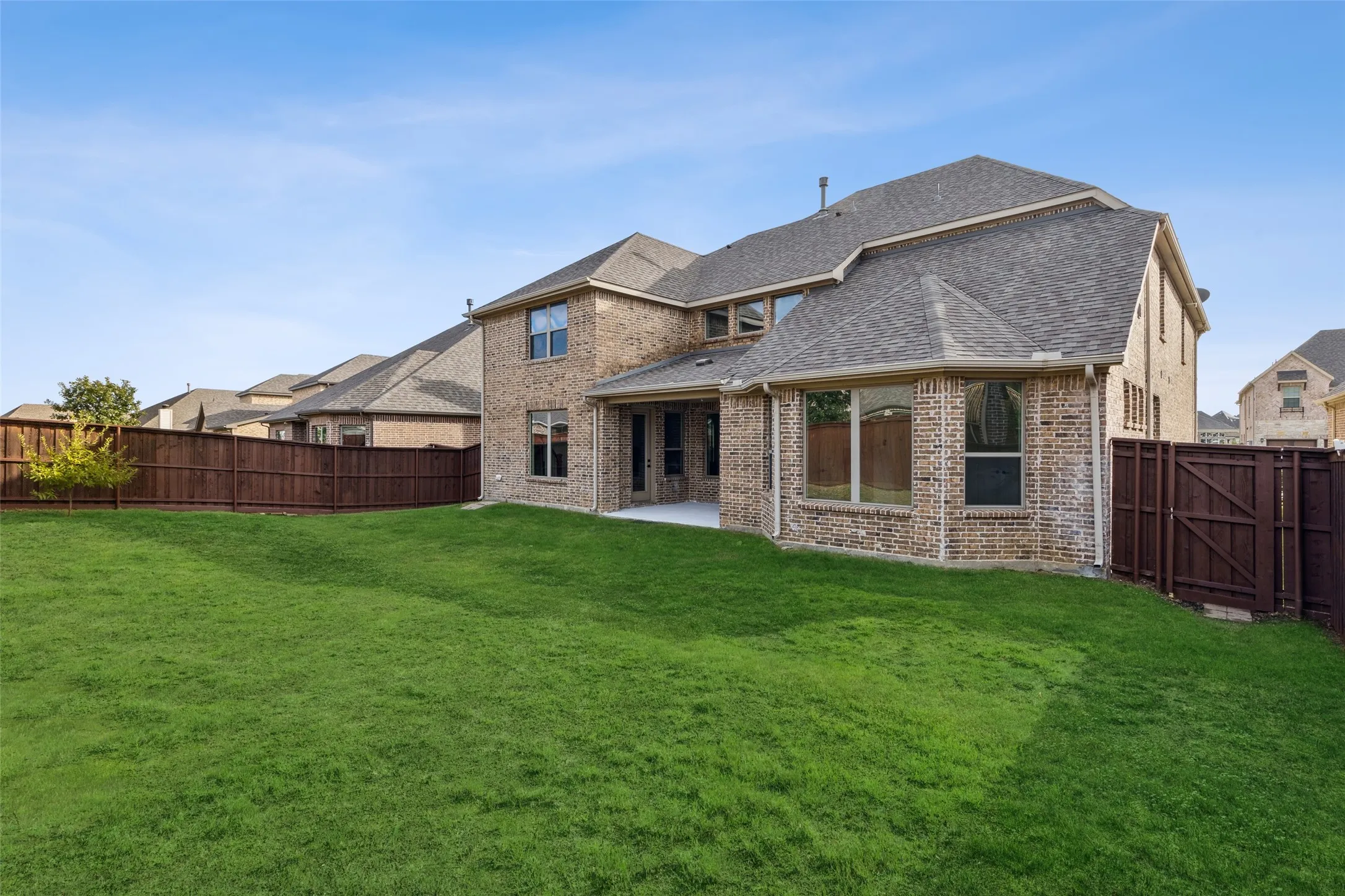 Single Family Residence For Sale in Denton County , 3737 Nottingham Drive, The Colony, Texas 75056, 5 Bedroom, 4 Bathroom, 2 Garage spaces, 4,324 Sqft, built in 2015, mls#21318945, Real Estate Agent in The Colony, Homes For Sale in Denton county, Homes For Sale in The Colony, Realtor in The Colony Texas, Real Estate Brokerage Independent Realty Texas, Luminita Cordes Realtor