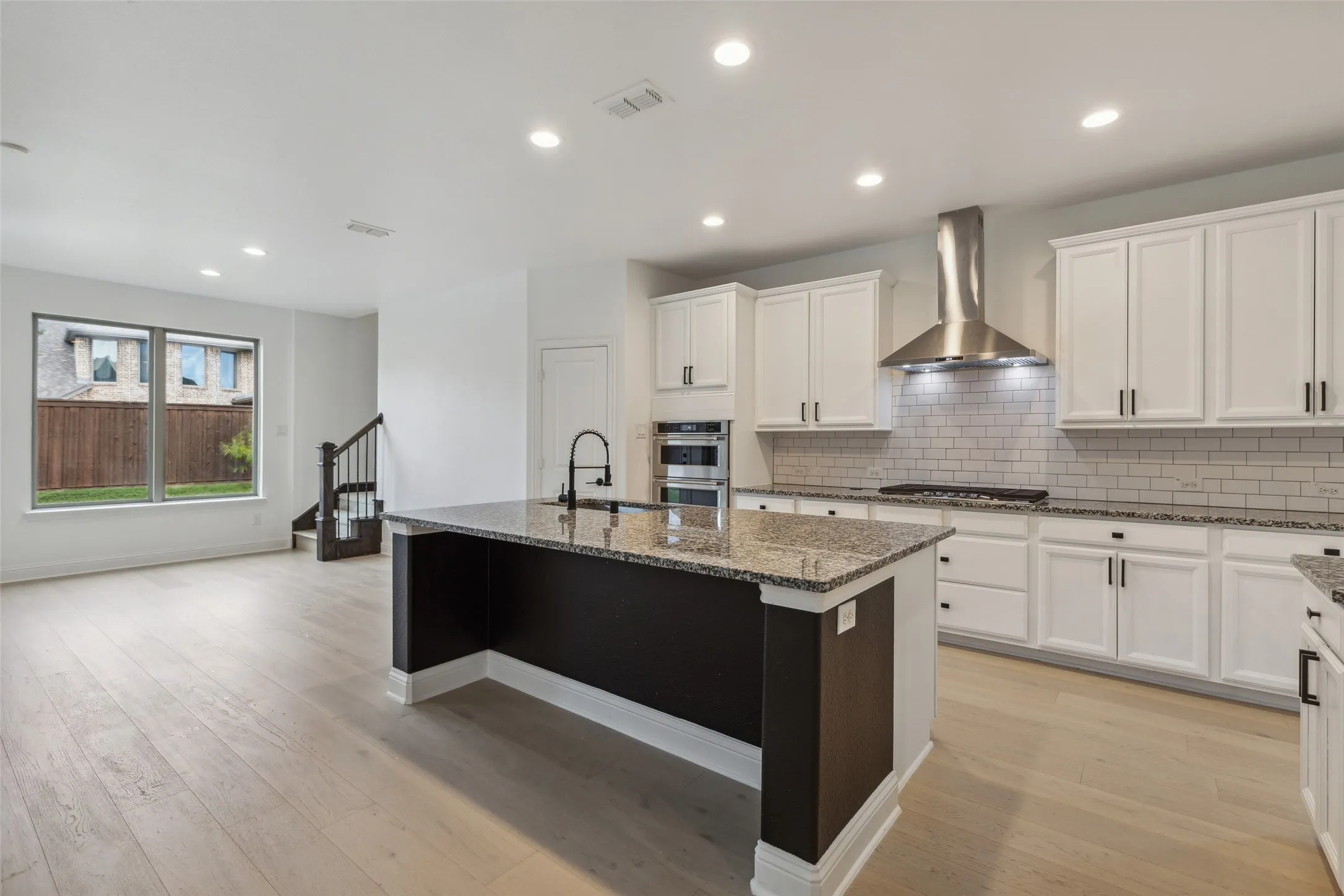 Single Family Residence For Sale in Denton County , 3737 Nottingham Drive, The Colony, Texas 75056, 5 Bedroom, 4 Bathroom, 2 Garage spaces, 4,324 Sqft, built in 2015, mls#21318945, Real Estate Agent in The Colony, Homes For Sale in Denton county, Homes For Sale in The Colony, Realtor in The Colony Texas, Real Estate Brokerage Independent Realty Texas, Luminita Cordes Realtor
