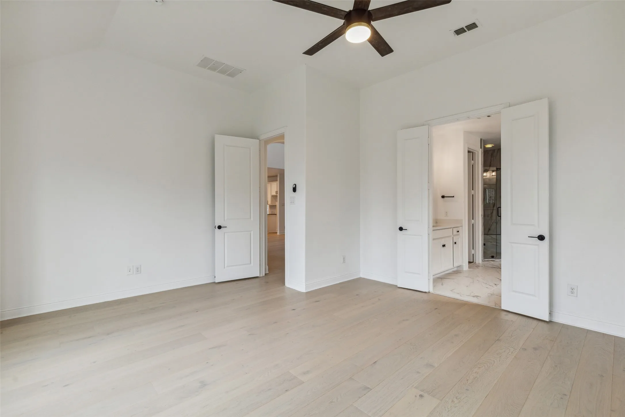 Single Family Residence For Sale in Denton County , 3737 Nottingham Drive, The Colony, Texas 75056, 5 Bedroom, 4 Bathroom, 2 Garage spaces, 4,324 Sqft, built in 2015, mls#21318945, Real Estate Agent in The Colony, Homes For Sale in Denton county, Homes For Sale in The Colony, Realtor in The Colony Texas, Real Estate Brokerage Independent Realty Texas, Luminita Cordes Realtor
