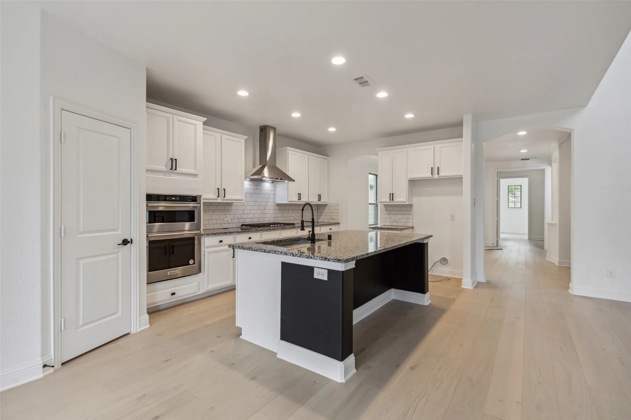 Single Family Residence For Sale in Denton County , 3737 Nottingham Drive, The Colony, Texas 75056, 5 Bedroom, 4 Bathroom, 2 Garage spaces, 4,324 Sqft, built in 2015, mls#21318945, Real Estate Agent in The Colony, Homes For Sale in Denton county, Homes For Sale in The Colony, Realtor in The Colony Texas, Real Estate Brokerage Independent Realty Texas, Luminita Cordes Realtor