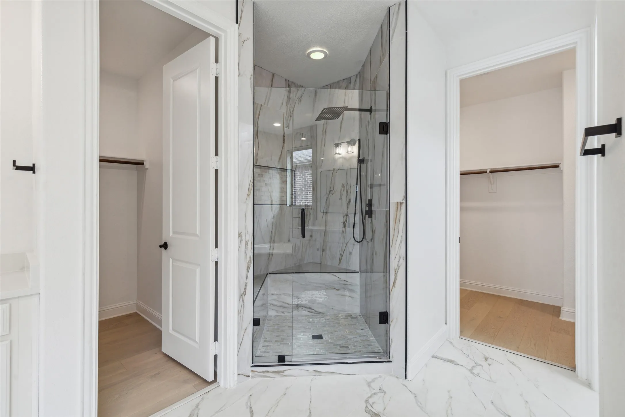Single Family Residence For Sale in Denton County , 3737 Nottingham Drive, The Colony, Texas 75056, 5 Bedroom, 4 Bathroom, 2 Garage spaces, 4,324 Sqft, built in 2015, mls#21318945, Real Estate Agent in The Colony, Homes For Sale in Denton county, Homes For Sale in The Colony, Realtor in The Colony Texas, Real Estate Brokerage Independent Realty Texas, Luminita Cordes Realtor