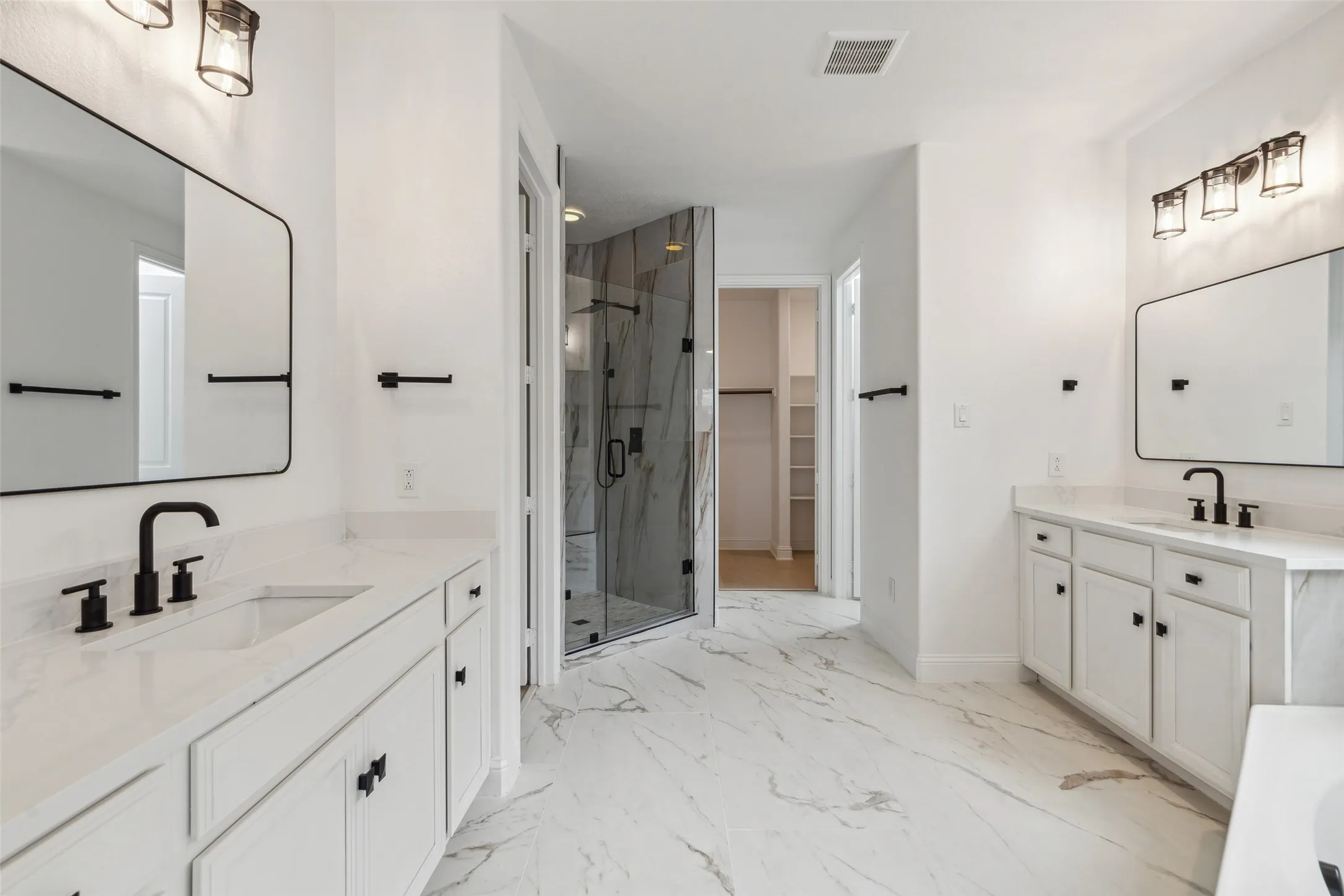 Single Family Residence For Sale in Denton County , 3737 Nottingham Drive, The Colony, Texas 75056, 5 Bedroom, 4 Bathroom, 2 Garage spaces, 4,324 Sqft, built in 2015, mls#21318945, Real Estate Agent in The Colony, Homes For Sale in Denton county, Homes For Sale in The Colony, Realtor in The Colony Texas, Real Estate Brokerage Independent Realty Texas, Luminita Cordes Realtor