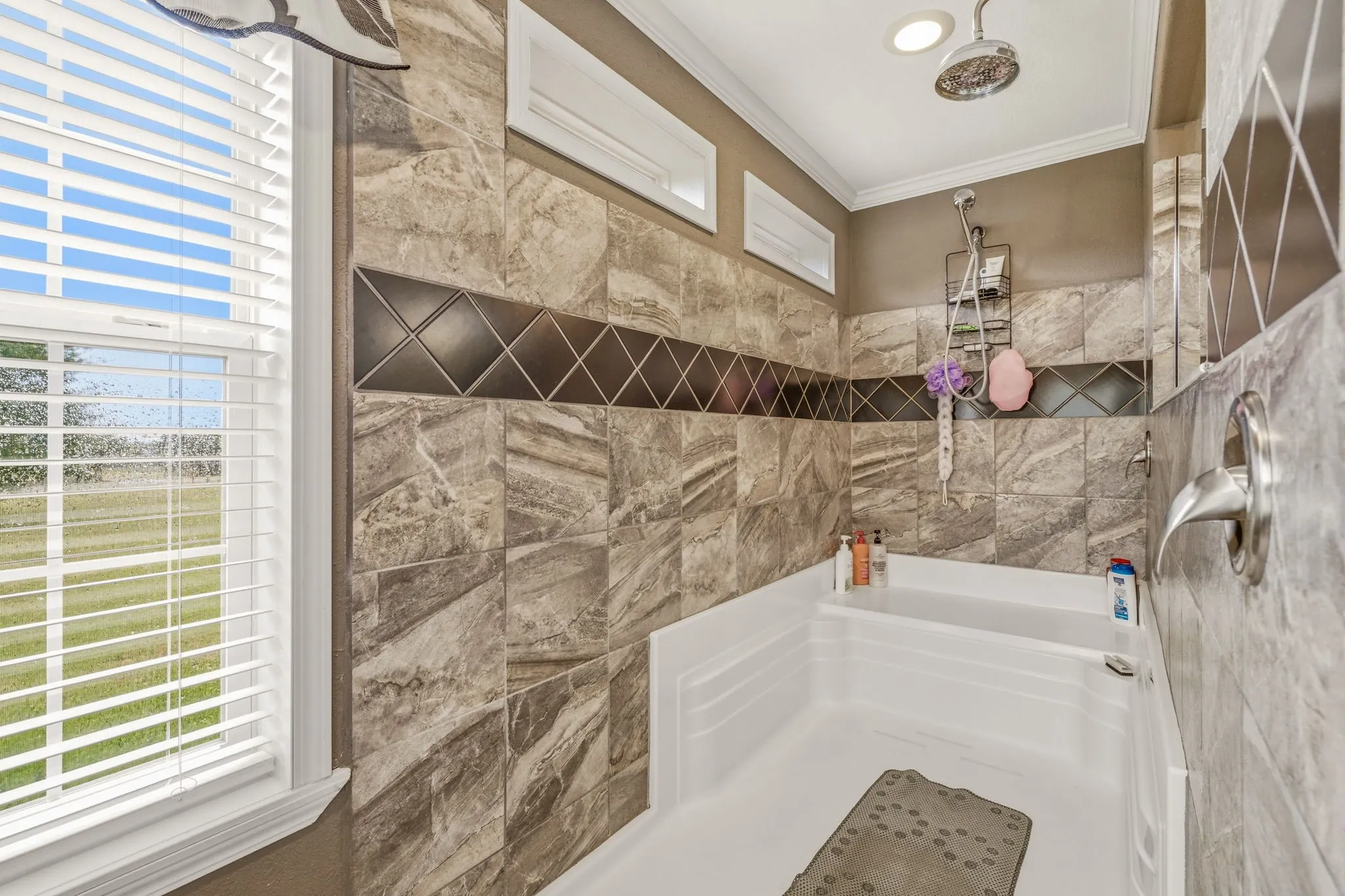 Mobile Home For Sale in Hood County , 2914 Oak Court, Granbury, Texas 76048, 4 Bedroom, 2 Bathroom, Garage spaces, 2,252 Sqft, built in 2014, mls#21319113, Real Estate Agent in Granbury, Homes For Sale in Hood county, Homes For Sale in Granbury, Realtor in Granbury Texas, Real Estate Brokerage Independent Realty Texas, Luminita Cordes Realtor