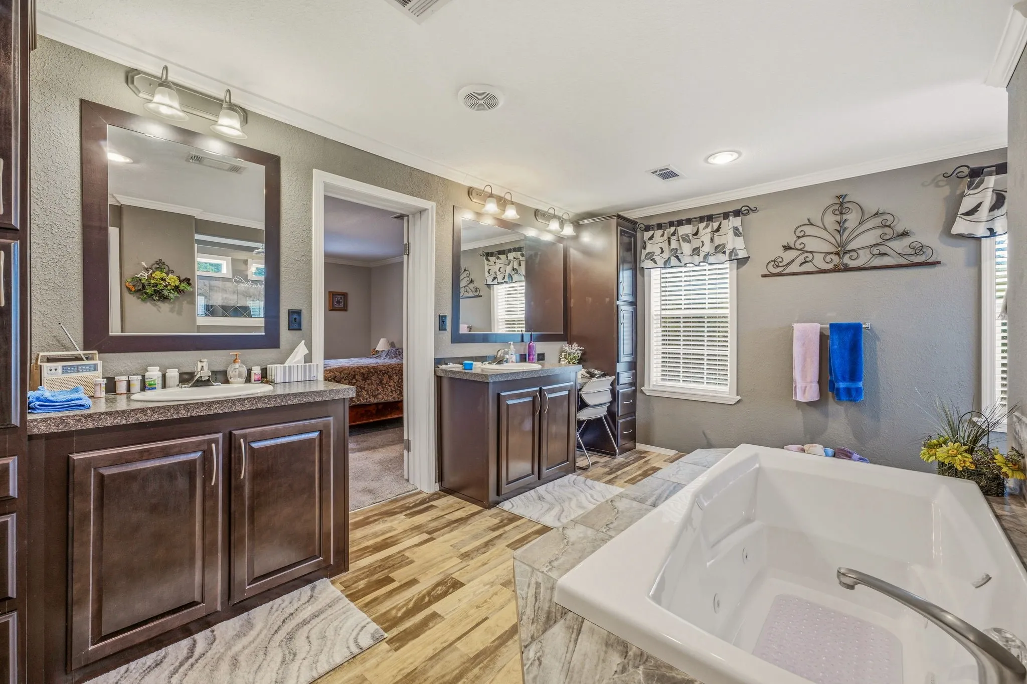 Mobile Home For Sale in Hood County , 2914 Oak Court, Granbury, Texas 76048, 4 Bedroom, 2 Bathroom, Garage spaces, 2,252 Sqft, built in 2014, mls#21319113, Real Estate Agent in Granbury, Homes For Sale in Hood county, Homes For Sale in Granbury, Realtor in Granbury Texas, Real Estate Brokerage Independent Realty Texas, Luminita Cordes Realtor