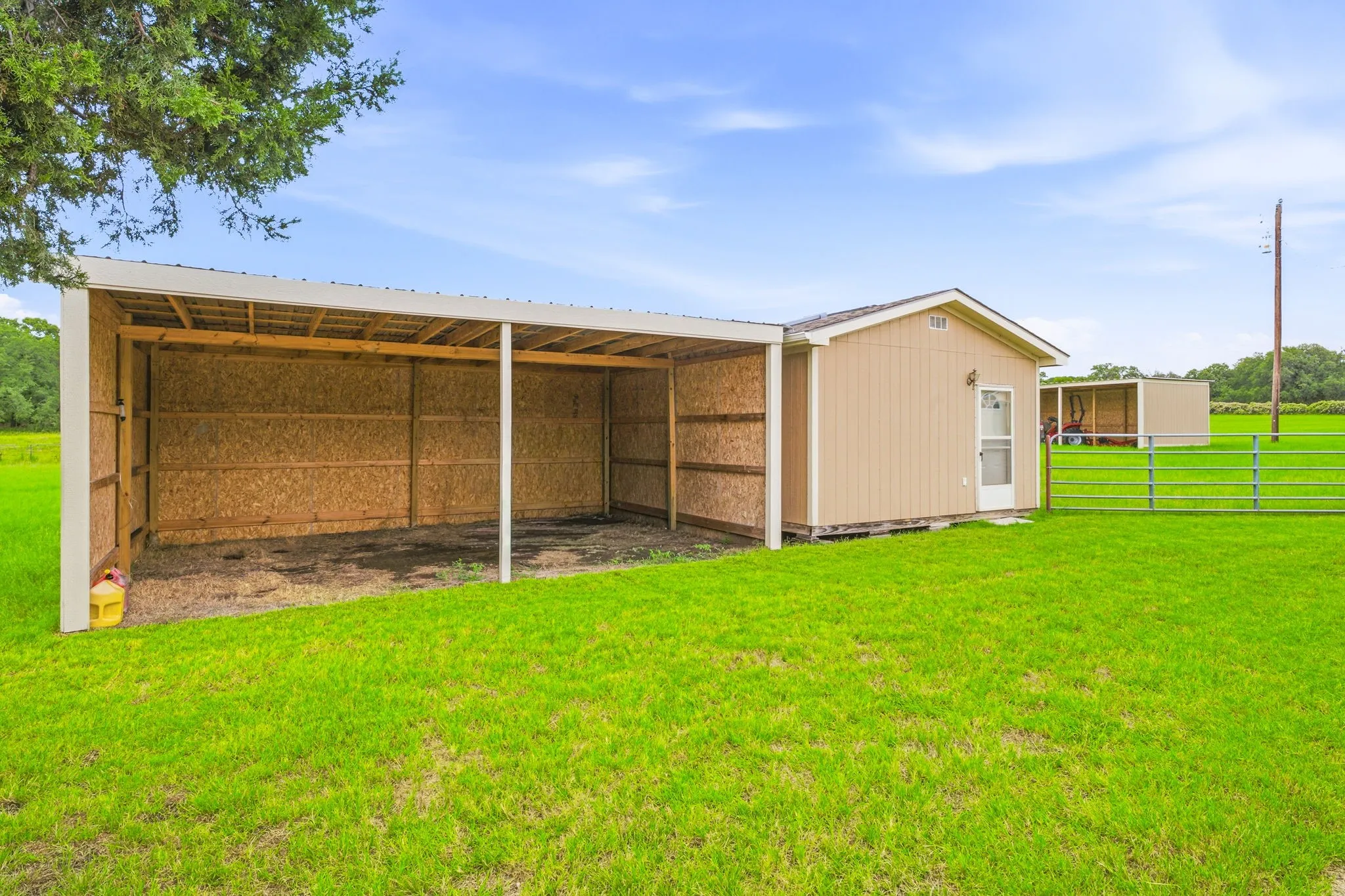 Mobile Home For Sale in Hood County , 2914 Oak Court, Granbury, Texas 76048, 4 Bedroom, 2 Bathroom, Garage spaces, 2,252 Sqft, built in 2014, mls#21319113, Real Estate Agent in Granbury, Homes For Sale in Hood county, Homes For Sale in Granbury, Realtor in Granbury Texas, Real Estate Brokerage Independent Realty Texas, Luminita Cordes Realtor