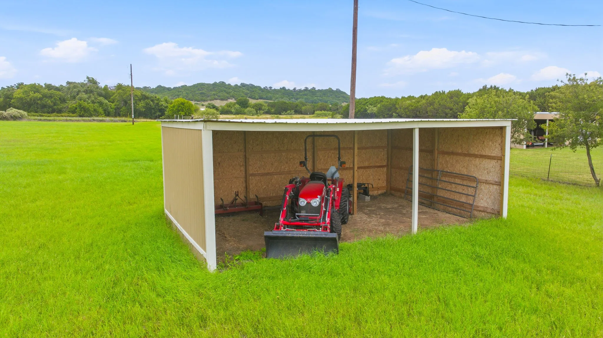 Mobile Home For Sale in Hood County , 2914 Oak Court, Granbury, Texas 76048, 4 Bedroom, 2 Bathroom, Garage spaces, 2,252 Sqft, built in 2014, mls#21319113, Real Estate Agent in Granbury, Homes For Sale in Hood county, Homes For Sale in Granbury, Realtor in Granbury Texas, Real Estate Brokerage Independent Realty Texas, Luminita Cordes Realtor