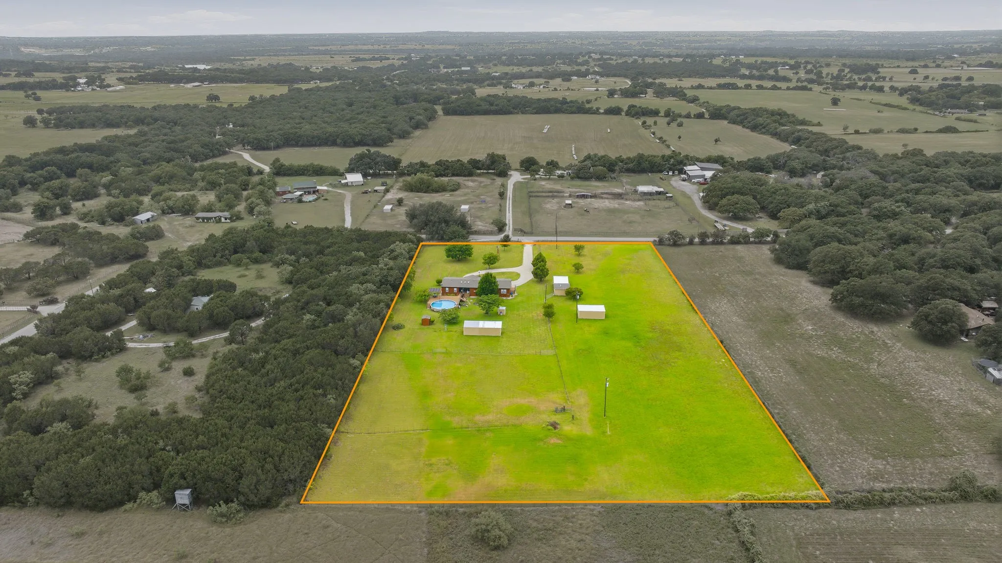 Mobile Home For Sale in Hood County , 2914 Oak Court, Granbury, Texas 76048, 4 Bedroom, 2 Bathroom, Garage spaces, 2,252 Sqft, built in 2014, mls#21319113, Real Estate Agent in Granbury, Homes For Sale in Hood county, Homes For Sale in Granbury, Realtor in Granbury Texas, Real Estate Brokerage Independent Realty Texas, Luminita Cordes Realtor