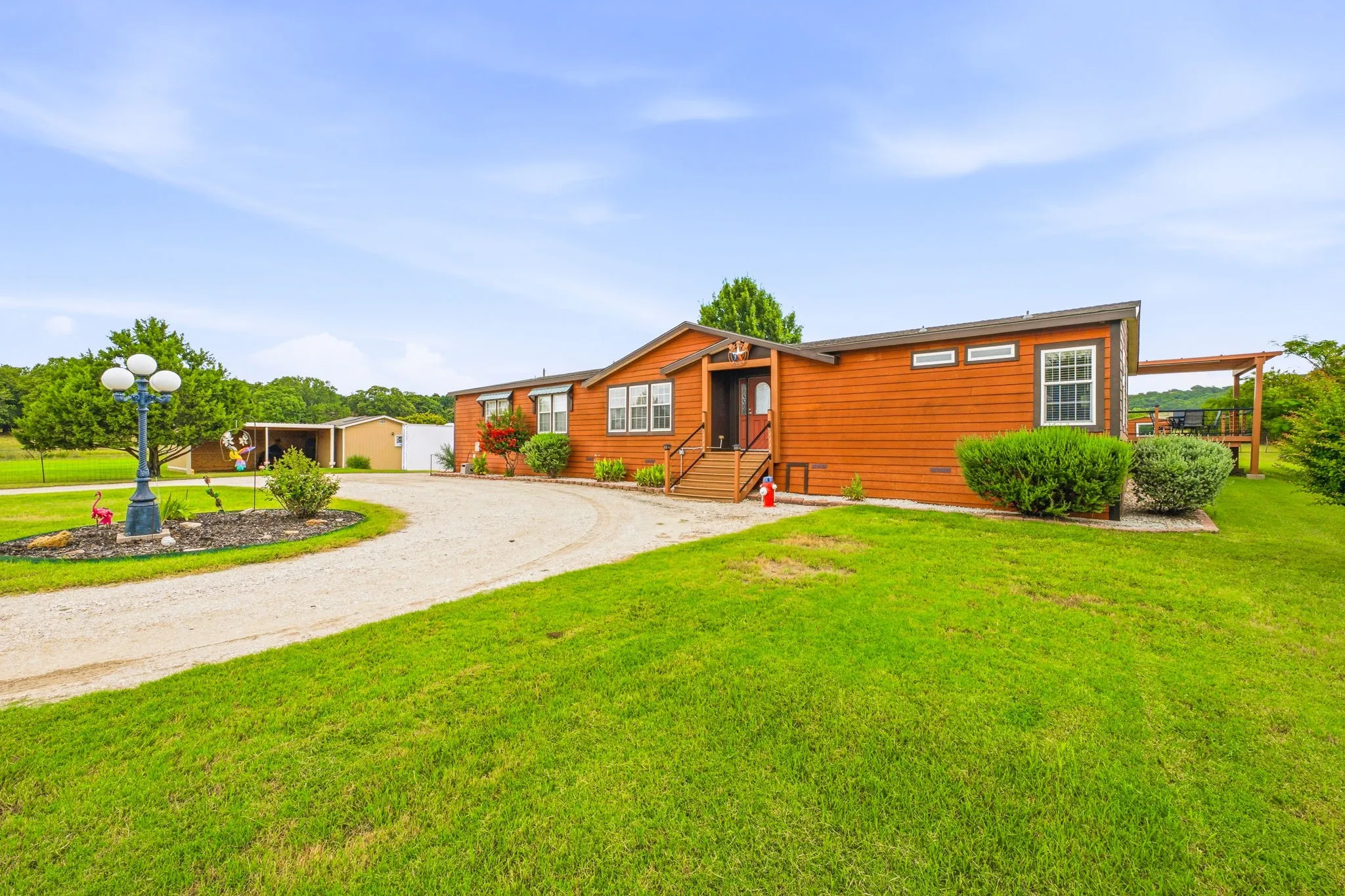 Mobile Home For Sale in Hood County , 2914 Oak Court, Granbury, Texas 76048, 4 Bedroom, 2 Bathroom, Garage spaces, 2,252 Sqft, built in 2014, mls#21319113, Real Estate Agent in Granbury, Homes For Sale in Hood county, Homes For Sale in Granbury, Realtor in Granbury Texas, Real Estate Brokerage Independent Realty Texas, Luminita Cordes Realtor