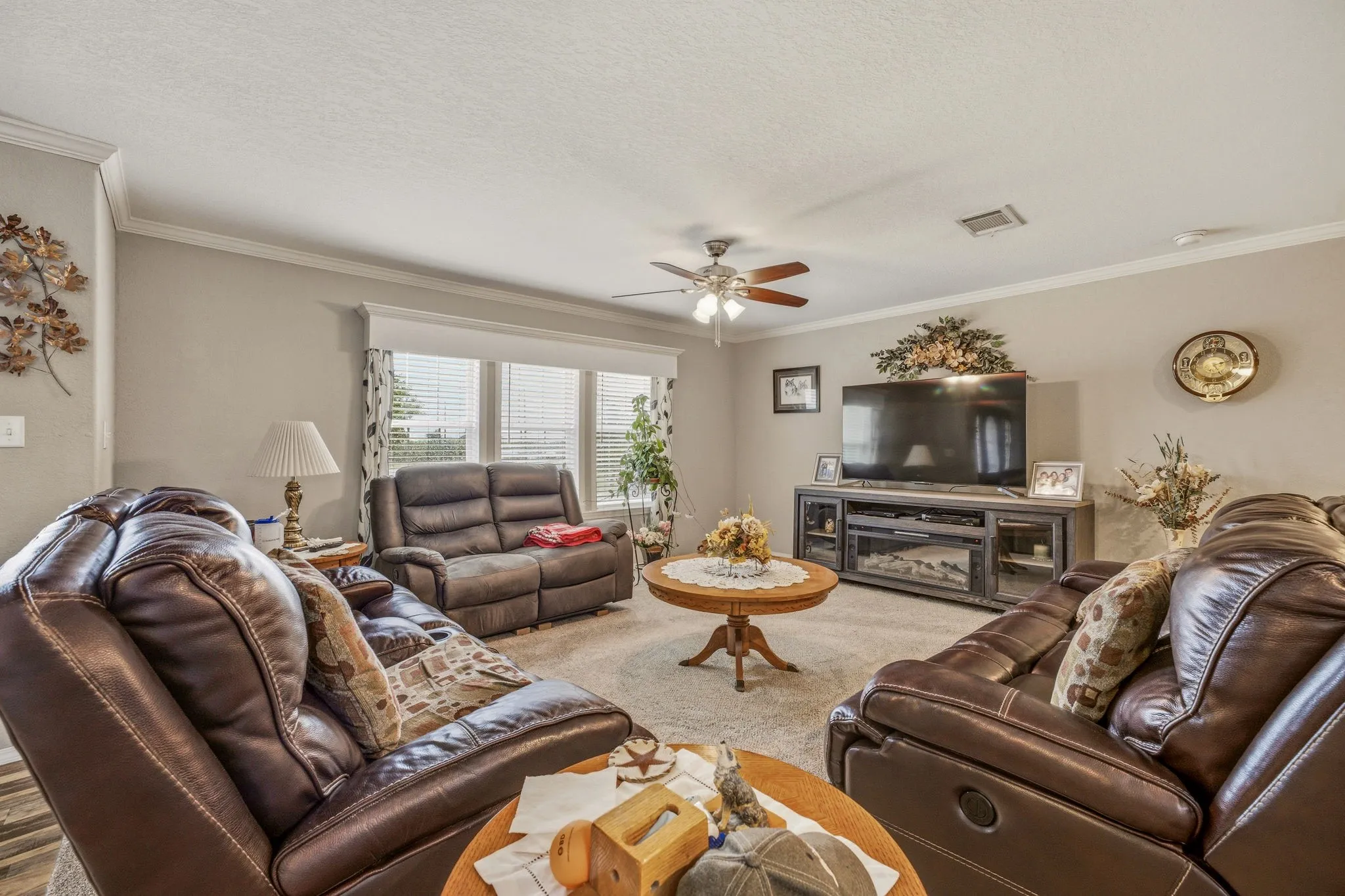Mobile Home For Sale in Hood County , 2914 Oak Court, Granbury, Texas 76048, 4 Bedroom, 2 Bathroom, Garage spaces, 2,252 Sqft, built in 2014, mls#21319113, Real Estate Agent in Granbury, Homes For Sale in Hood county, Homes For Sale in Granbury, Realtor in Granbury Texas, Real Estate Brokerage Independent Realty Texas, Luminita Cordes Realtor