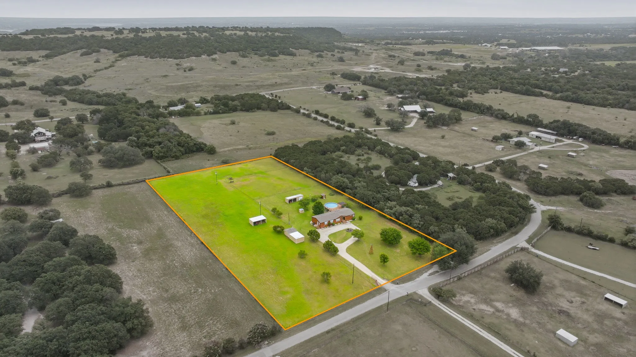 Mobile Home For Sale in Hood County , 2914 Oak Court, Granbury, Texas 76048, 4 Bedroom, 2 Bathroom, Garage spaces, 2,252 Sqft, built in 2014, mls#21319113, Real Estate Agent in Granbury, Homes For Sale in Hood county, Homes For Sale in Granbury, Realtor in Granbury Texas, Real Estate Brokerage Independent Realty Texas, Luminita Cordes Realtor
