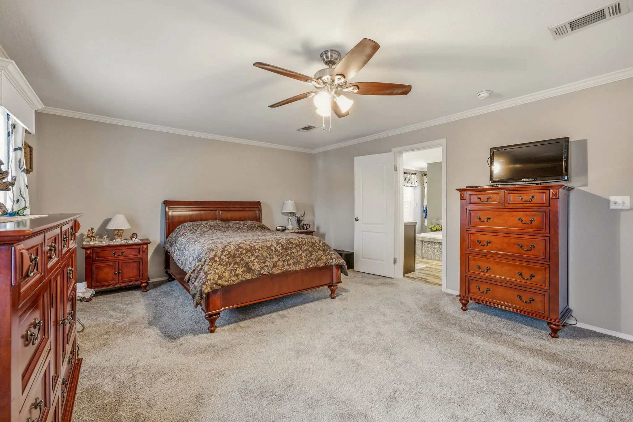 Mobile Home For Sale in Hood County , 2914 Oak Court, Granbury, Texas 76048, 4 Bedroom, 2 Bathroom, Garage spaces, 2,252 Sqft, built in 2014, mls#21319113, Real Estate Agent in Granbury, Homes For Sale in Hood county, Homes For Sale in Granbury, Realtor in Granbury Texas, Real Estate Brokerage Independent Realty Texas, Luminita Cordes Realtor