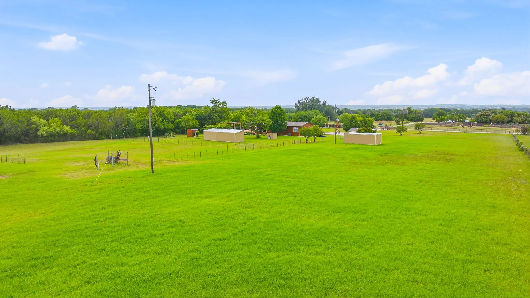 Mobile Home For Sale in Hood County , 2914 Oak Court, Granbury, Texas 76048, 4 Bedroom, 2 Bathroom, Garage spaces, 2,252 Sqft, built in 2014, mls#21319113, Real Estate Agent in Granbury, Homes For Sale in Hood county, Homes For Sale in Granbury, Realtor in Granbury Texas, Real Estate Brokerage Independent Realty Texas, Luminita Cordes Realtor