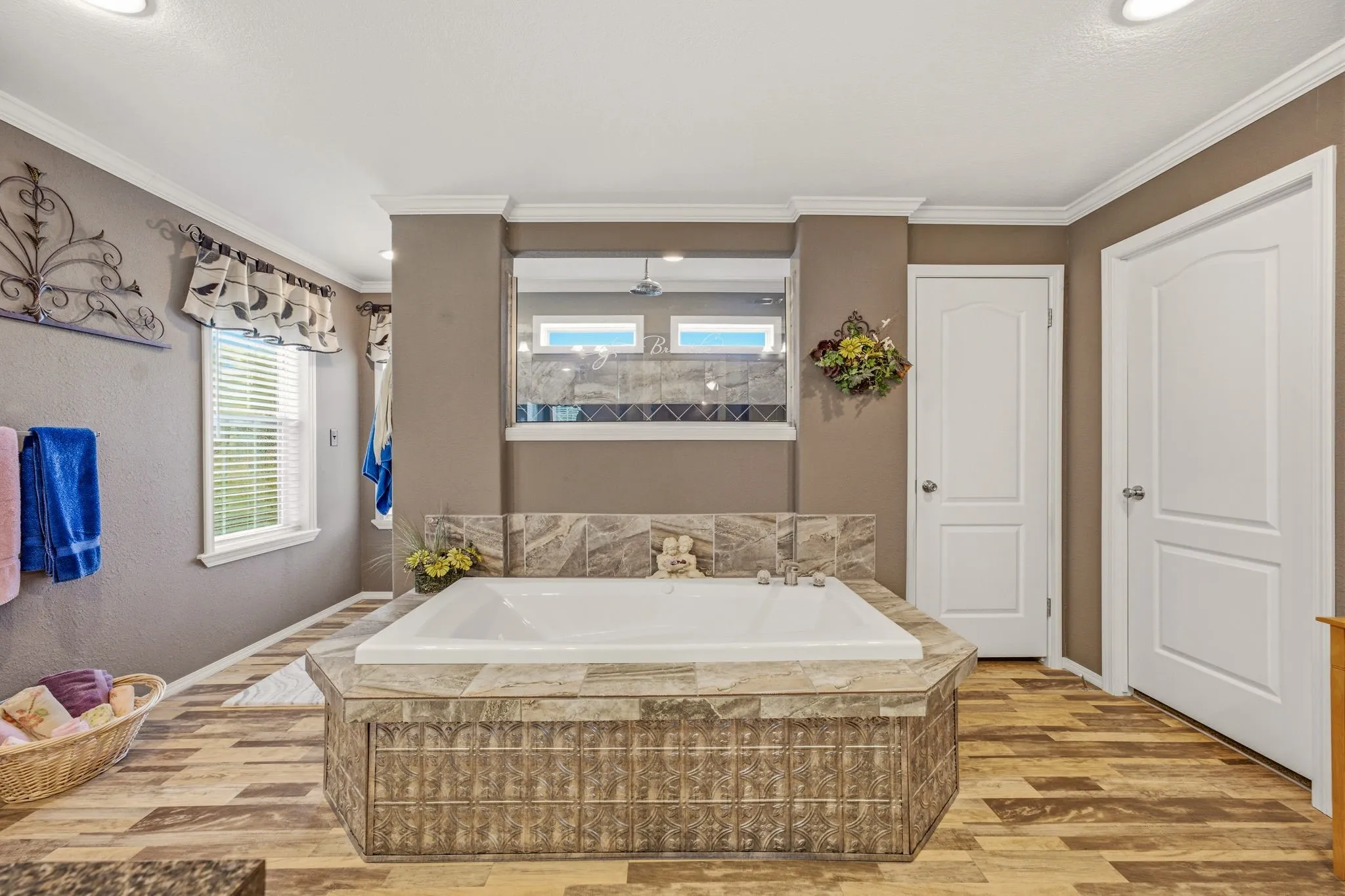 Mobile Home For Sale in Hood County , 2914 Oak Court, Granbury, Texas 76048, 4 Bedroom, 2 Bathroom, Garage spaces, 2,252 Sqft, built in 2014, mls#21319113, Real Estate Agent in Granbury, Homes For Sale in Hood county, Homes For Sale in Granbury, Realtor in Granbury Texas, Real Estate Brokerage Independent Realty Texas, Luminita Cordes Realtor