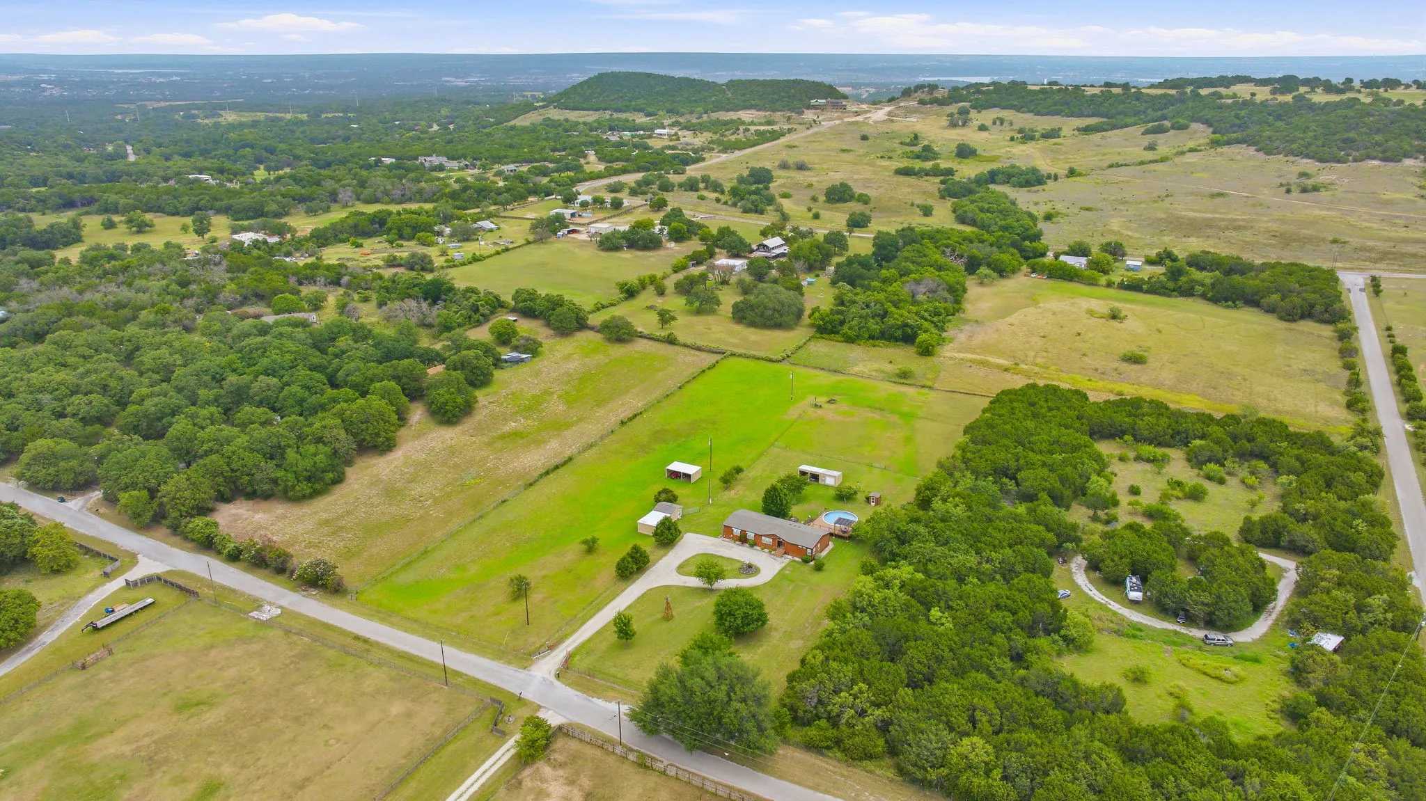 Mobile Home For Sale in Hood County , 2914 Oak Court, Granbury, Texas 76048, 4 Bedroom, 2 Bathroom, Garage spaces, 2,252 Sqft, built in 2014, mls#21319113, Real Estate Agent in Granbury, Homes For Sale in Hood county, Homes For Sale in Granbury, Realtor in Granbury Texas, Real Estate Brokerage Independent Realty Texas, Luminita Cordes Realtor