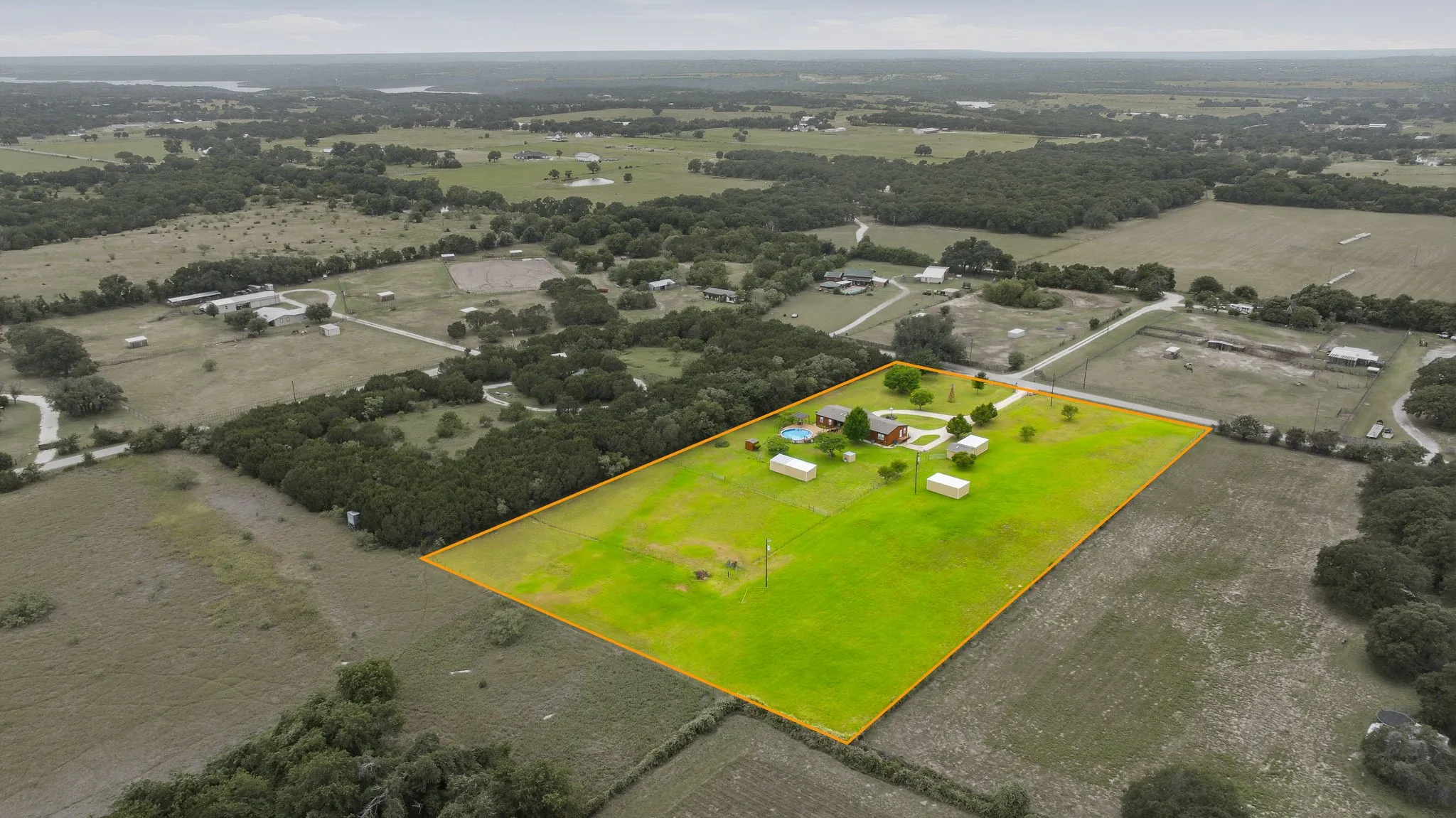 Mobile Home For Sale in Hood County , 2914 Oak Court, Granbury, Texas 76048, 4 Bedroom, 2 Bathroom, Garage spaces, 2,252 Sqft, built in 2014, mls#21319113, Real Estate Agent in Granbury, Homes For Sale in Hood county, Homes For Sale in Granbury, Realtor in Granbury Texas, Real Estate Brokerage Independent Realty Texas, Luminita Cordes Realtor