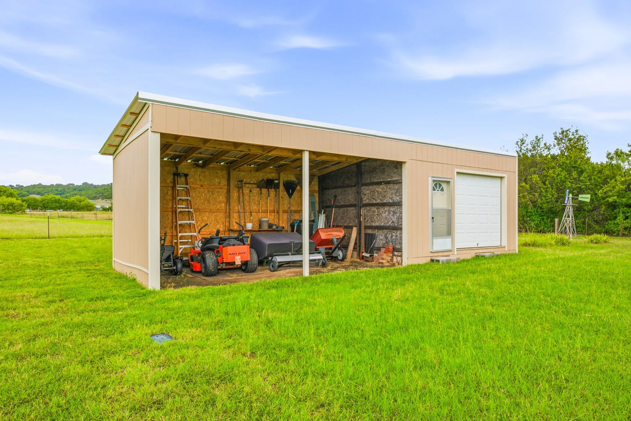 Mobile Home For Sale in Hood County , 2914 Oak Court, Granbury, Texas 76048, 4 Bedroom, 2 Bathroom, Garage spaces, 2,252 Sqft, built in 2014, mls#21319113, Real Estate Agent in Granbury, Homes For Sale in Hood county, Homes For Sale in Granbury, Realtor in Granbury Texas, Real Estate Brokerage Independent Realty Texas, Luminita Cordes Realtor
