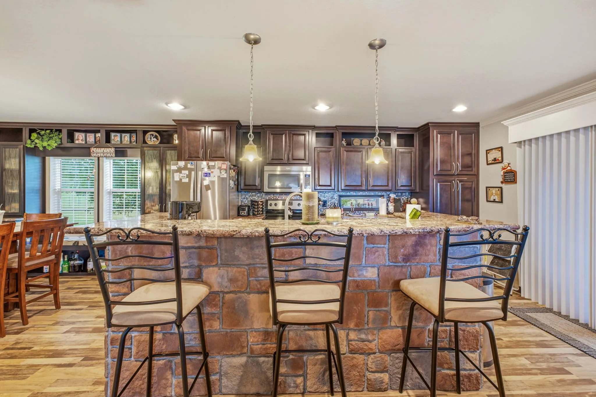 Mobile Home For Sale in Hood County , 2914 Oak Court, Granbury, Texas 76048, 4 Bedroom, 2 Bathroom, Garage spaces, 2,252 Sqft, built in 2014, mls#21319113, Real Estate Agent in Granbury, Homes For Sale in Hood county, Homes For Sale in Granbury, Realtor in Granbury Texas, Real Estate Brokerage Independent Realty Texas, Luminita Cordes Realtor