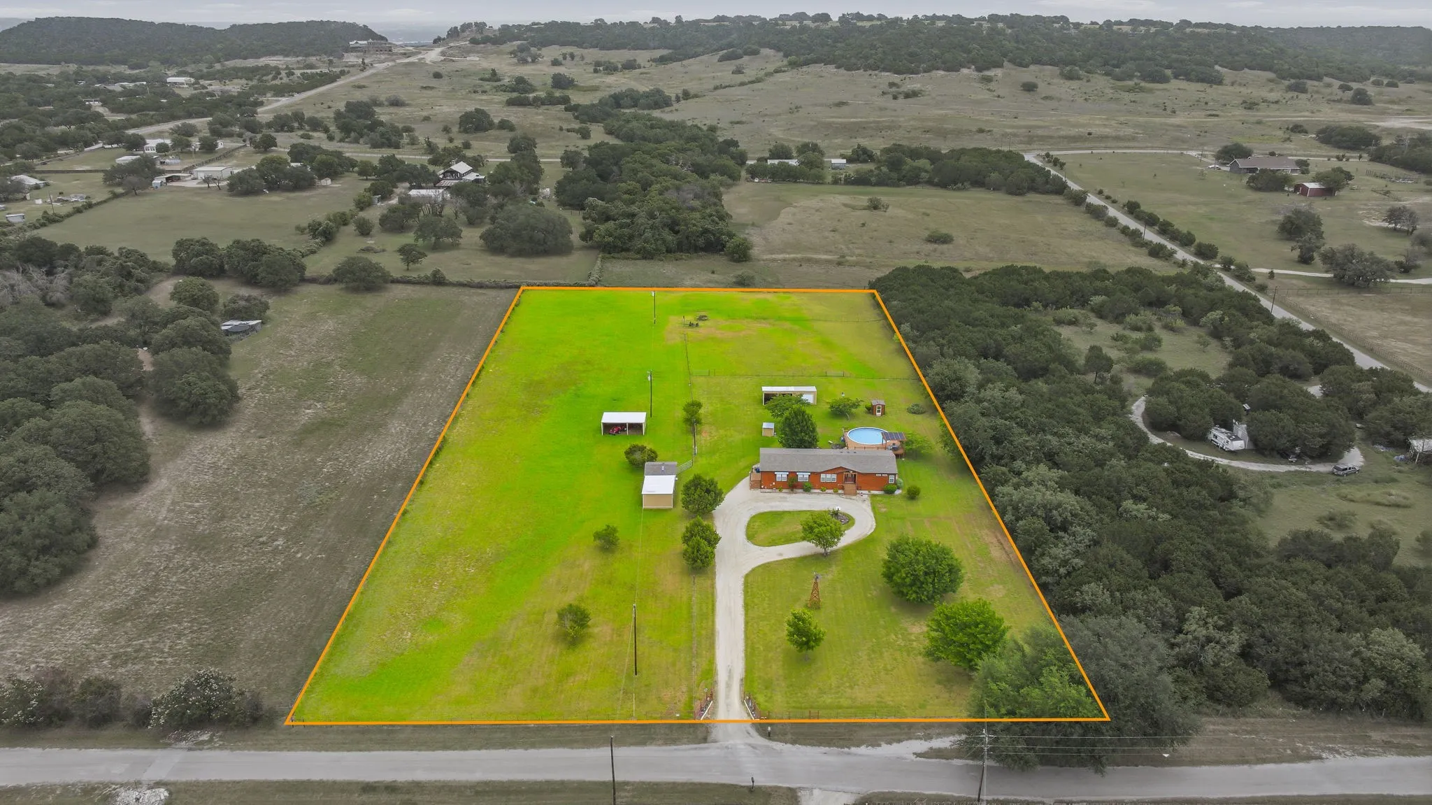 Mobile Home For Sale in Hood County , 2914 Oak Court, Granbury, Texas 76048, 4 Bedroom, 2 Bathroom, Garage spaces, 2,252 Sqft, built in 2014, mls#21319113, Real Estate Agent in Granbury, Homes For Sale in Hood county, Homes For Sale in Granbury, Realtor in Granbury Texas, Real Estate Brokerage Independent Realty Texas, Luminita Cordes Realtor
