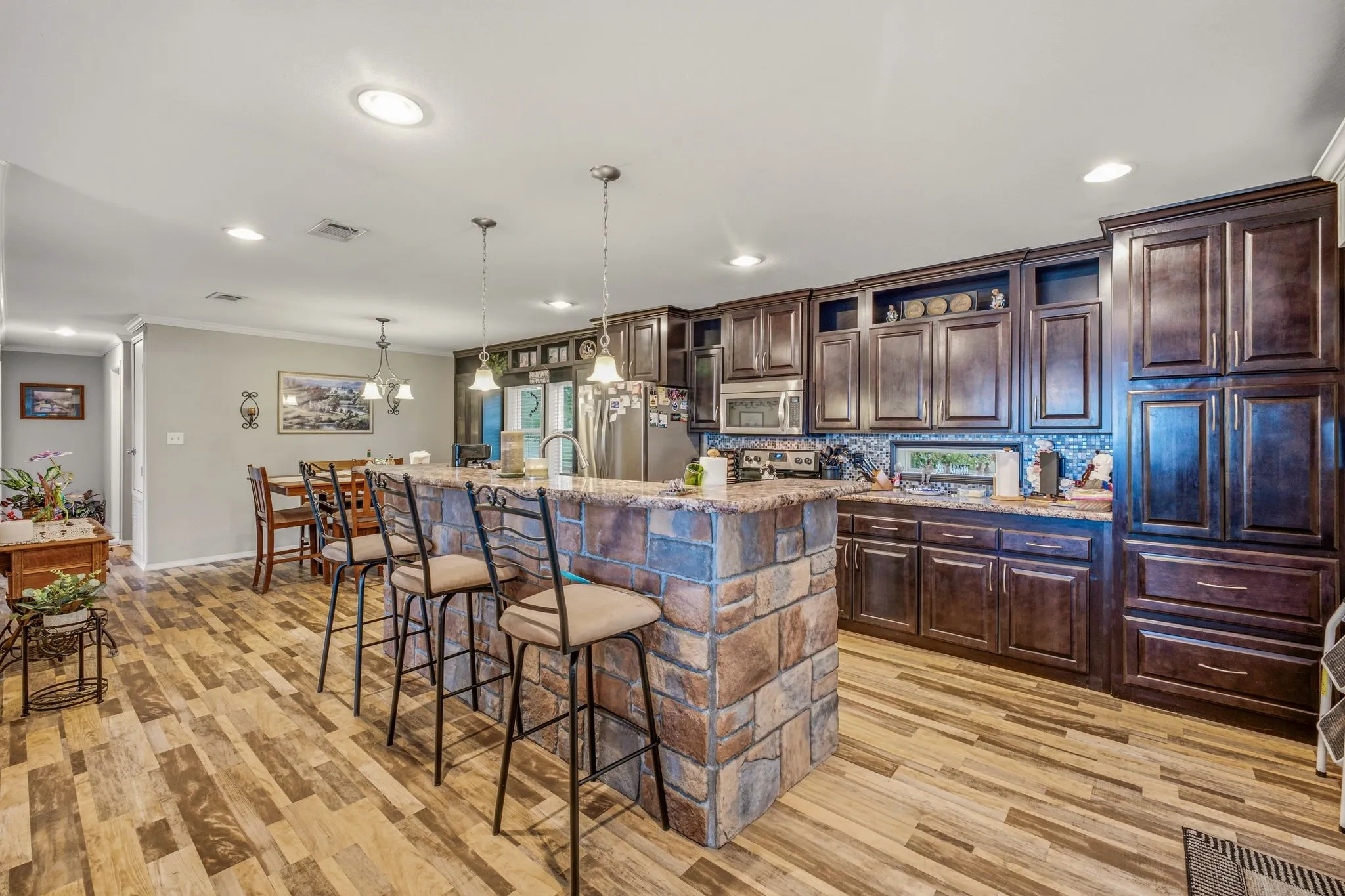 Mobile Home For Sale in Hood County , 2914 Oak Court, Granbury, Texas 76048, 4 Bedroom, 2 Bathroom, Garage spaces, 2,252 Sqft, built in 2014, mls#21319113, Real Estate Agent in Granbury, Homes For Sale in Hood county, Homes For Sale in Granbury, Realtor in Granbury Texas, Real Estate Brokerage Independent Realty Texas, Luminita Cordes Realtor